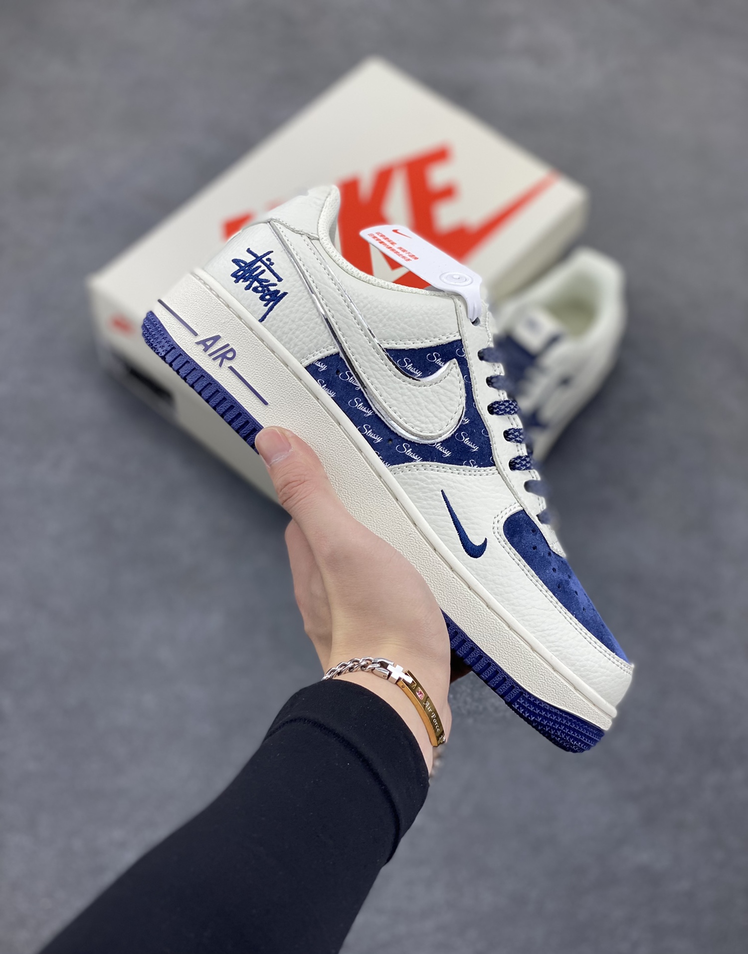 Nike Air Force 1 Low 空军一号低帮百搭休闲运动板鞋。柔软、弹性十足的缓震性能和出色的中底设计，横跨复古与现代的外型结合，造就出风靡全球三十多年的Force 1，直到今天还深受青睐。 货号：XZ6188-728 尺码：36 37.5 38 39 40 40.5 41 42 42.5 43 44 44.5 45-选品中心