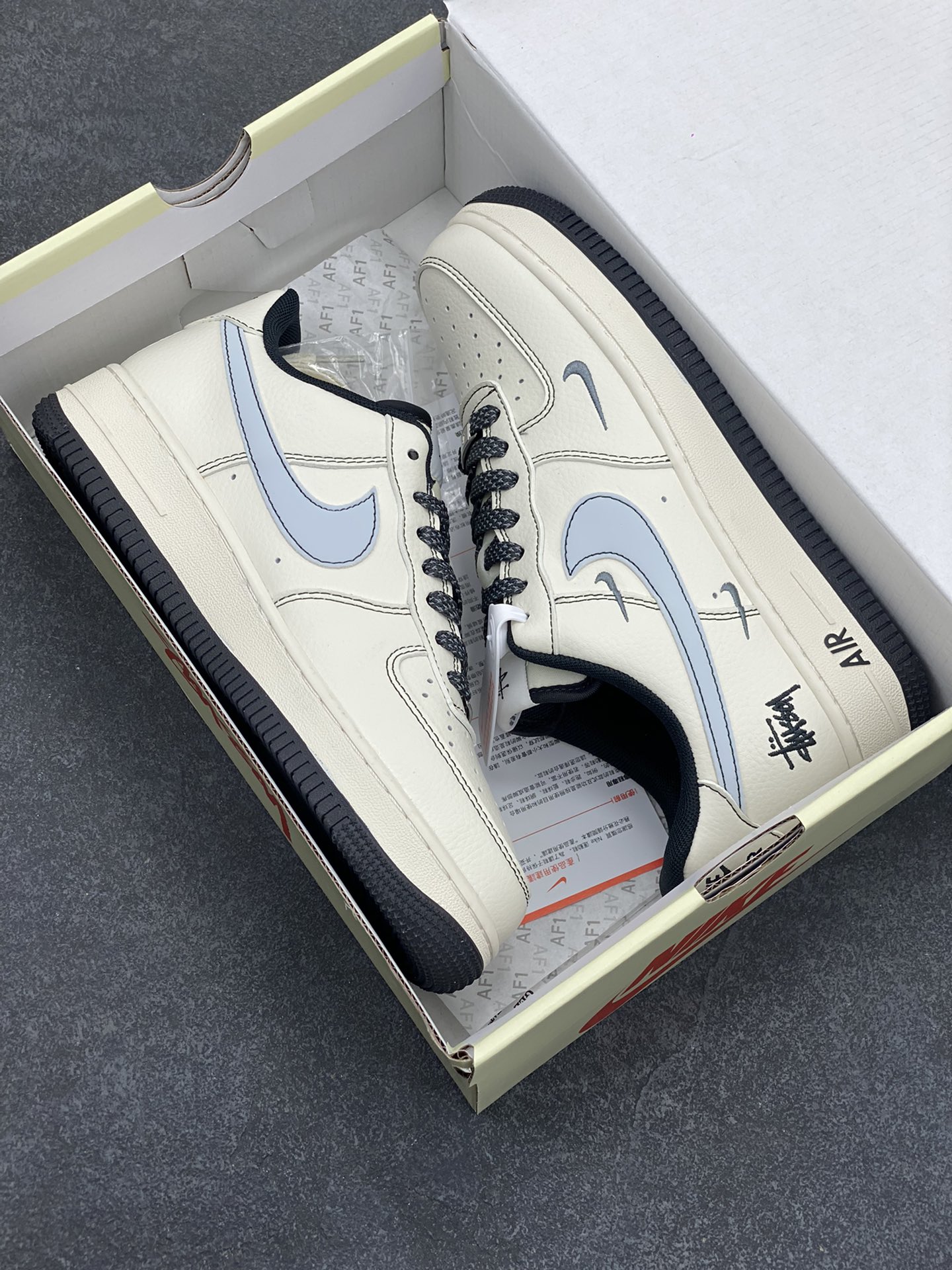 图片[9]-NIke Air Force 1 \’07 Low “斯图西联名——刺绣小三勾”空军一号 低帮 运动鞋 休闲鞋 折边针车 工艺难度大 原楦头原纸板 原装鞋盒 定制五金配件 内置全掌气垫 原厂鞋底 货号：XZ6188-630 尺码：36 36.5 37.5 38 38.5 39 40 40.5 41 42 42.5 43 44 44.5 45-选品中心