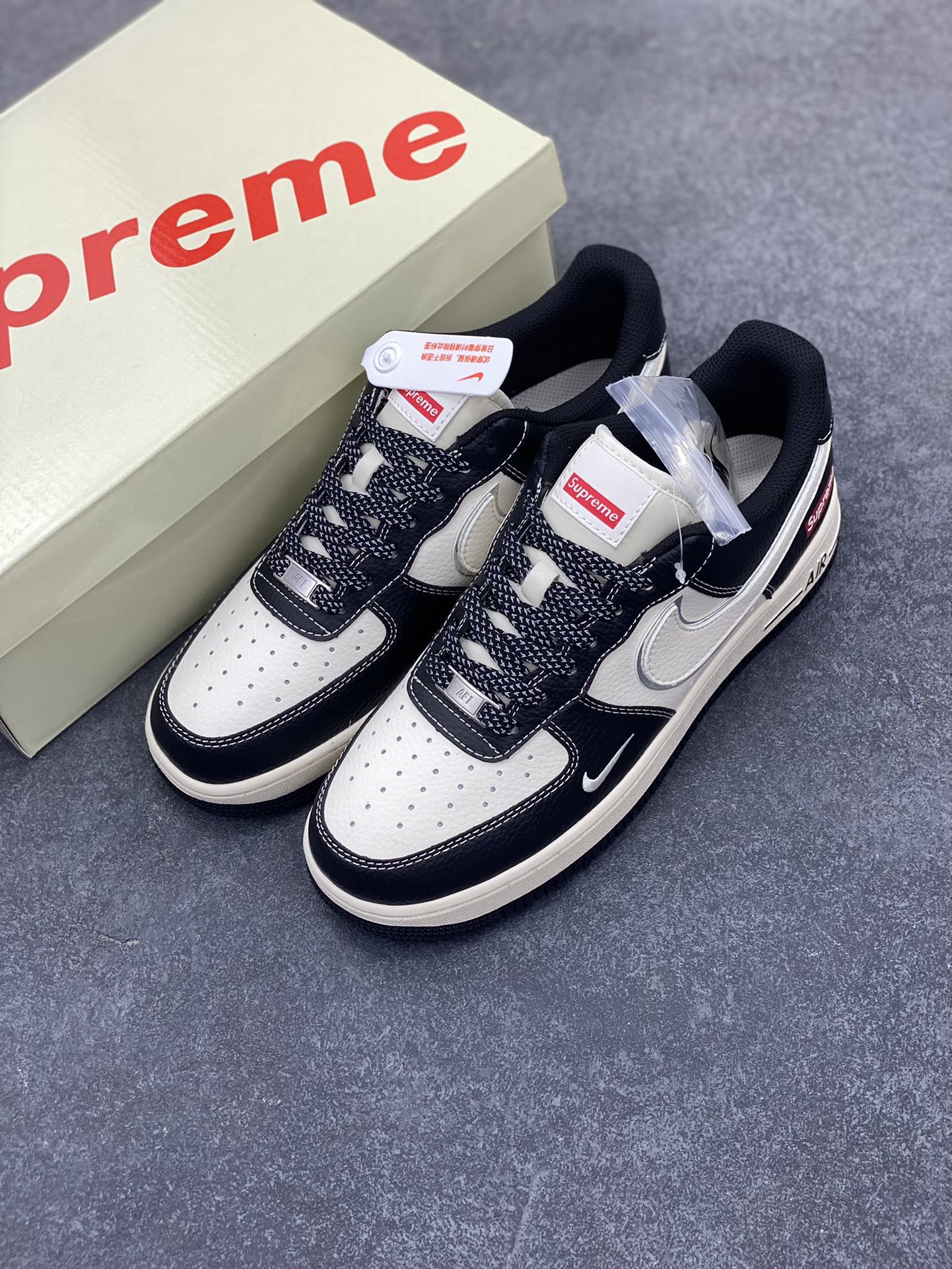 图片[8]-NIke Air Force 1 \’07 Low “Supreme联名–米黑银边”空军一号 低帮 运动鞋 休闲鞋 折边针车 工艺难度大 原楦头原纸板 原装鞋盒 定制五金配件 内置全掌气垫 原厂鞋底 货号：XZ6188-316 尺码：36 36.5 37.5 38 38.5 39 40 40.5 41 42 42.5 43 44 44.5 45-选品中心