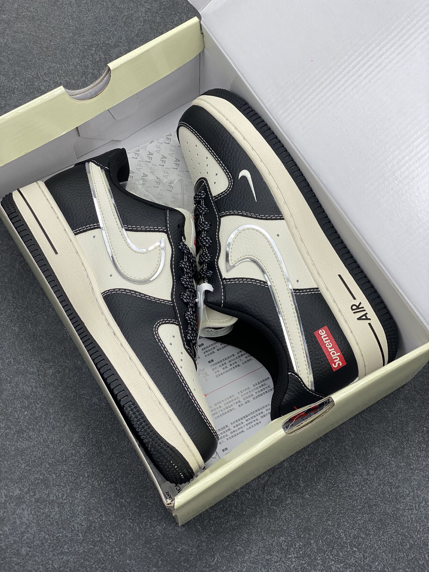 图片[9]-NIke Air Force 1 \’07 Low “Supreme联名–米黑银边”空军一号 低帮 运动鞋 休闲鞋 折边针车 工艺难度大 原楦头原纸板 原装鞋盒 定制五金配件 内置全掌气垫 原厂鞋底 货号：XZ6188-316 尺码：36 36.5 37.5 38 38.5 39 40 40.5 41 42 42.5 43 44 44.5 45-选品中心