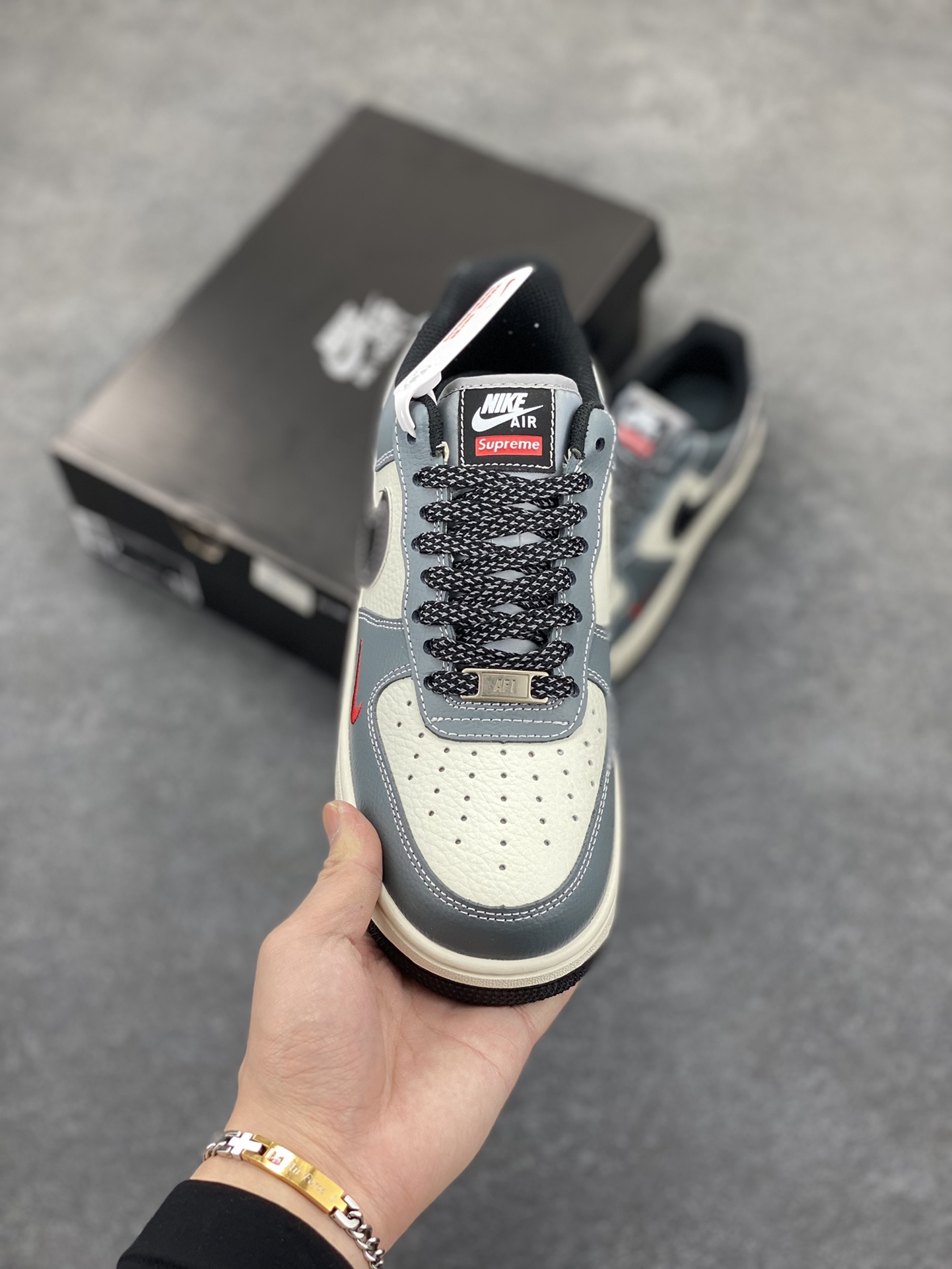 图片[2]-Nike Air Force 1 Low 空军一号低帮百搭休闲运动板鞋。柔软、弹性十足的缓震性能和出色的中底设计，横跨复古与现代的外型结合，造就出风靡全球三十多年的Force 1，直到今天还深受青睐。 货号：XZ6188-385 尺码：36 37.5 38 39 40 40.5 41 42 42.5 43 44 44.5 45-选品中心