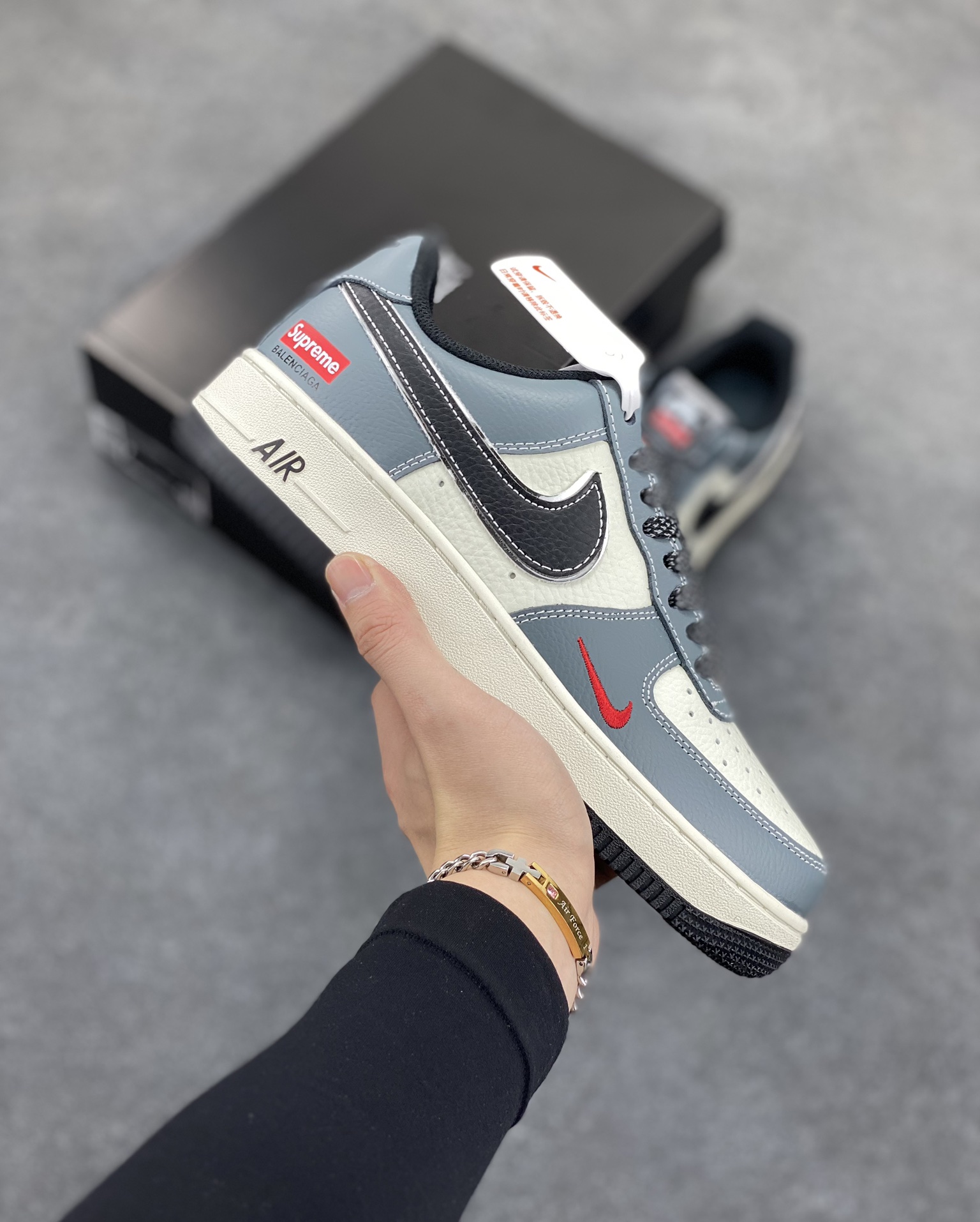 Nike Air Force 1 Low 空军一号低帮百搭休闲运动板鞋。柔软、弹性十足的缓震性能和出色的中底设计，横跨复古与现代的外型结合，造就出风靡全球三十多年的Force 1，直到今天还深受青睐。 货号：XZ6188-385 尺码：36 37.5 38 39 40 40.5 41 42 42.5 43 44 44.5 45-选品中心