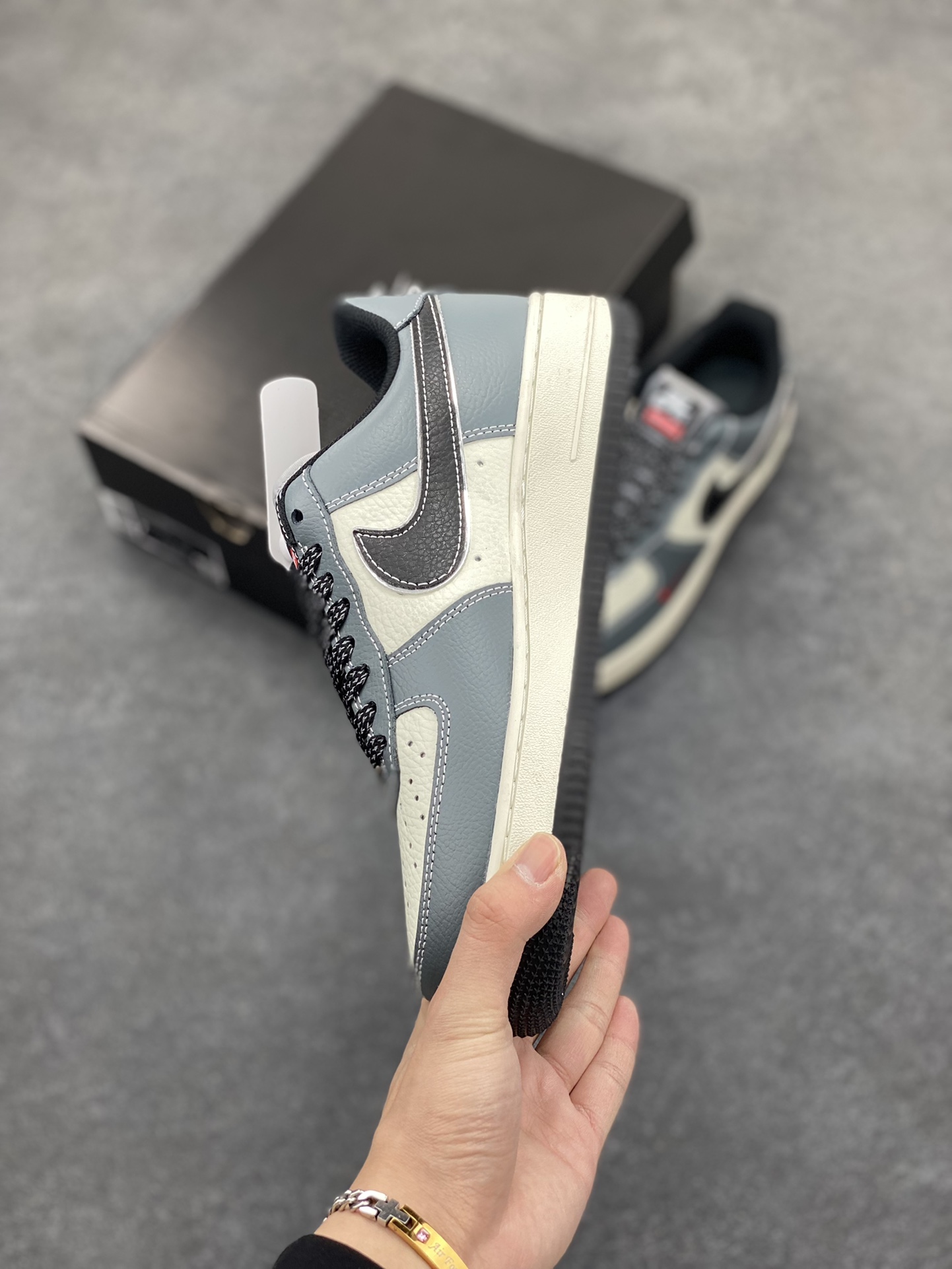 图片[3]-Nike Air Force 1 Low 空军一号低帮百搭休闲运动板鞋。柔软、弹性十足的缓震性能和出色的中底设计，横跨复古与现代的外型结合，造就出风靡全球三十多年的Force 1，直到今天还深受青睐。 货号：XZ6188-385 尺码：36 37.5 38 39 40 40.5 41 42 42.5 43 44 44.5 45-选品中心