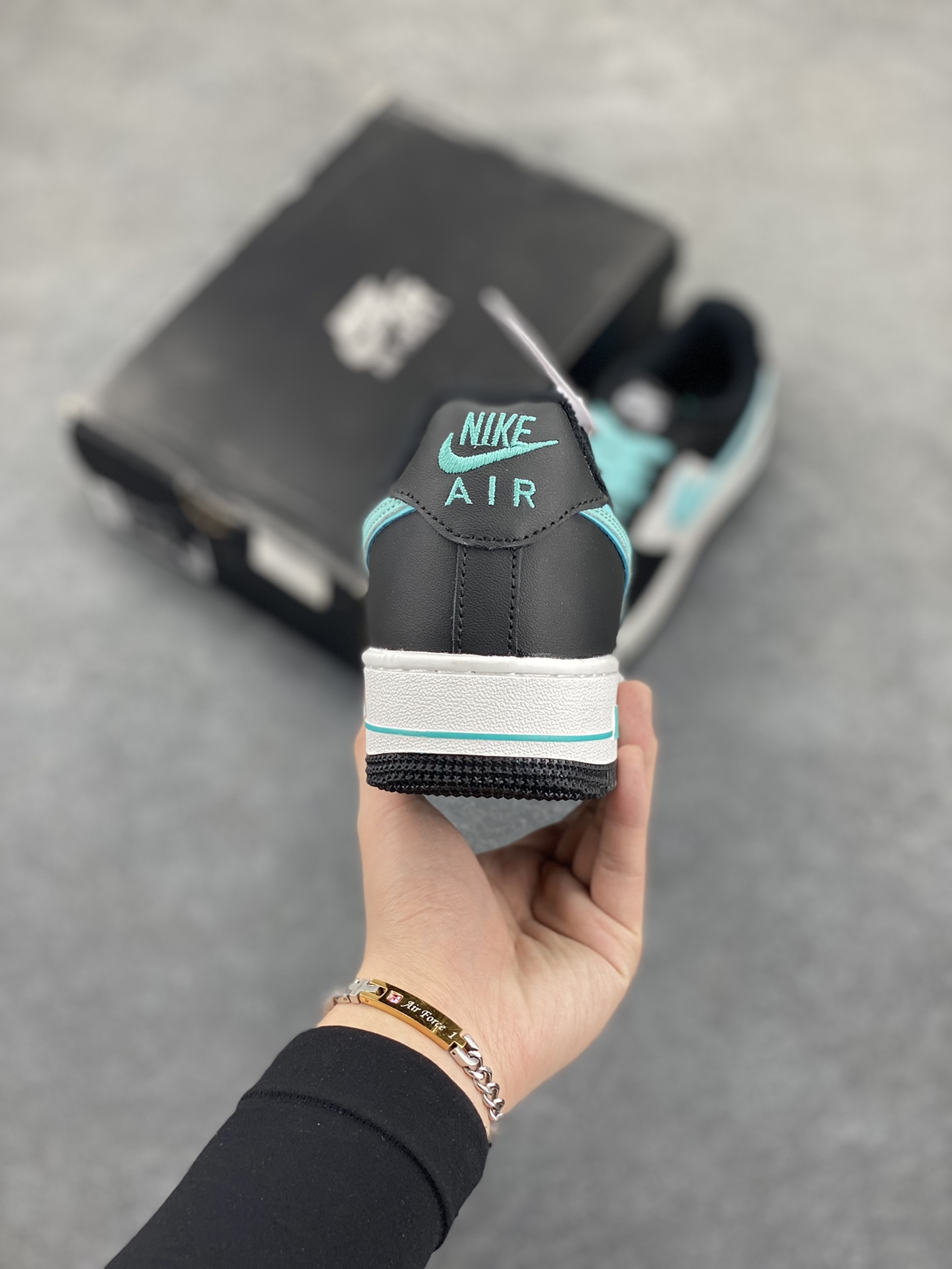 图片[4]-Nike Air Force 1 Low 空军一号低帮百搭休闲运动板鞋。柔软、弹性十足的缓震性能和出色的中底设计，横跨复古与现代的外型结合，造就出风靡全球三十多年的Force 1，直到今天还深受青睐。 货号：DV0788-100 尺码：36 37.5 38 39 40 41 42 43 44 45-选品中心