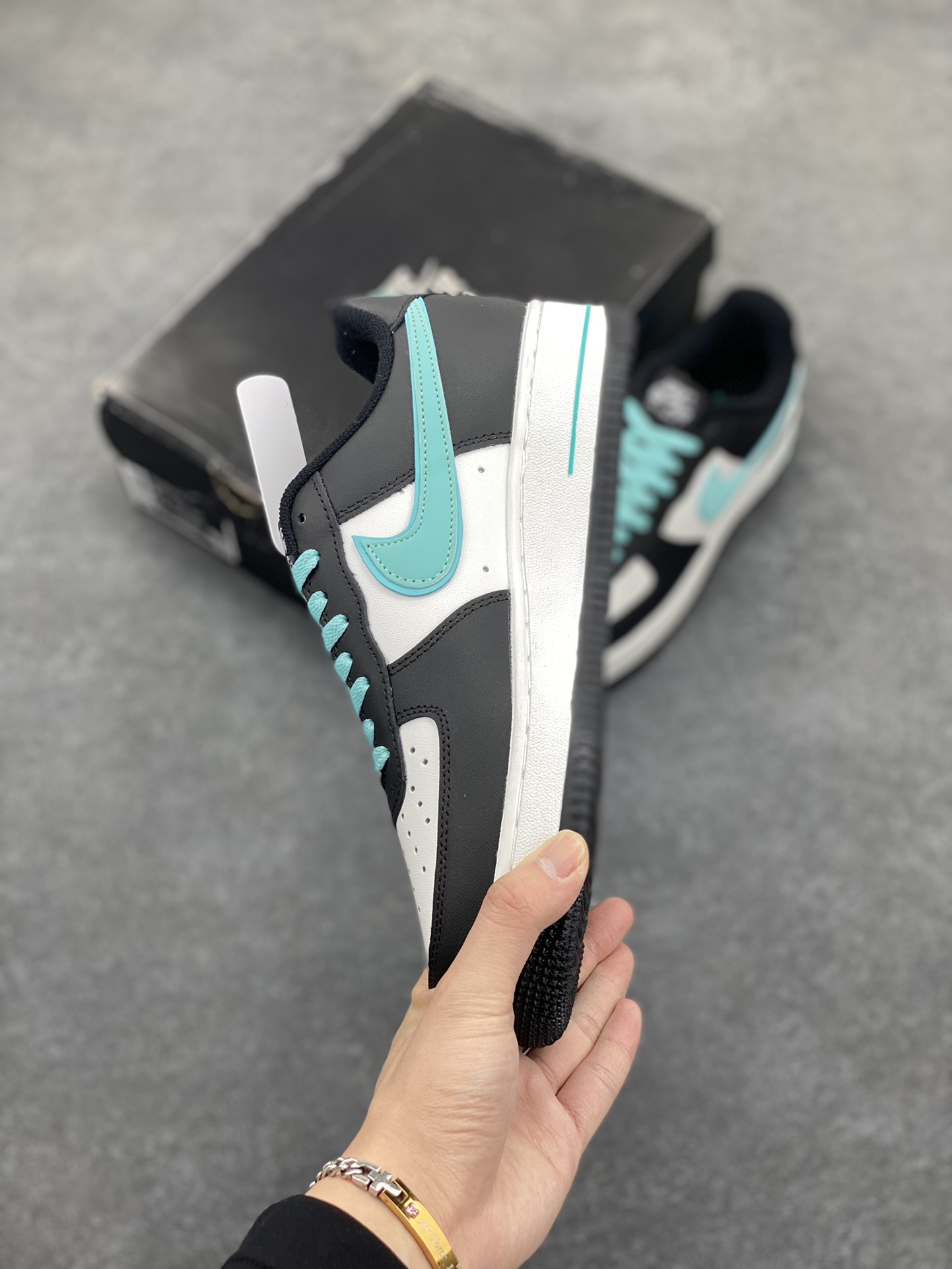 图片[3]-Nike Air Force 1 Low 空军一号低帮百搭休闲运动板鞋。柔软、弹性十足的缓震性能和出色的中底设计，横跨复古与现代的外型结合，造就出风靡全球三十多年的Force 1，直到今天还深受青睐。 货号：DV0788-100 尺码：36 37.5 38 39 40 41 42 43 44 45-选品中心