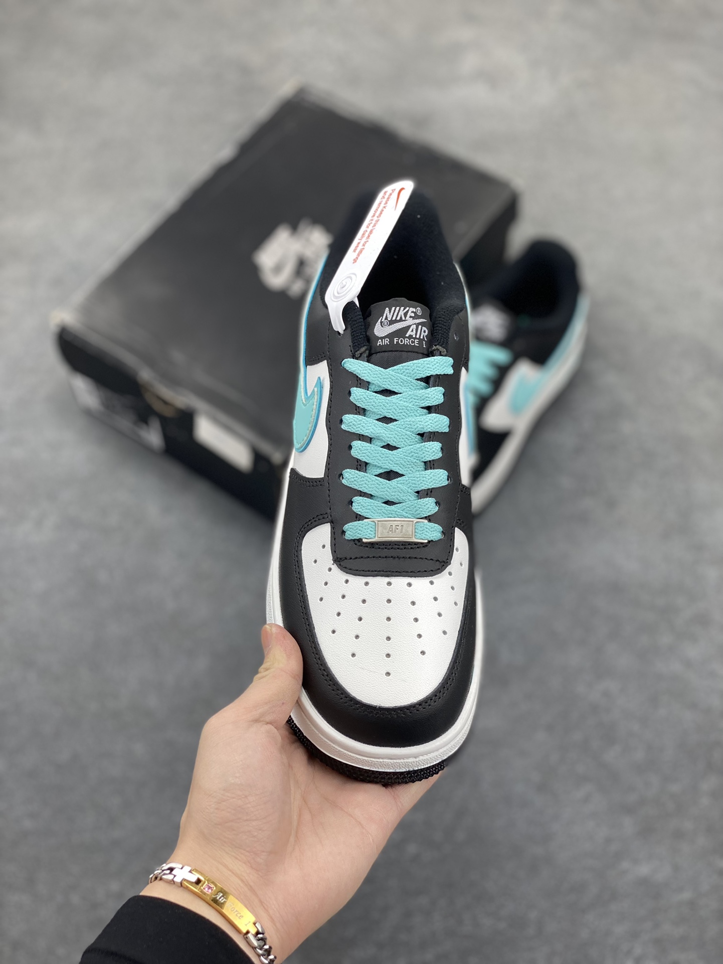 图片[2]-Nike Air Force 1 Low 空军一号低帮百搭休闲运动板鞋。柔软、弹性十足的缓震性能和出色的中底设计，横跨复古与现代的外型结合，造就出风靡全球三十多年的Force 1，直到今天还深受青睐。 货号：DV0788-100 尺码：36 37.5 38 39 40 41 42 43 44 45-选品中心