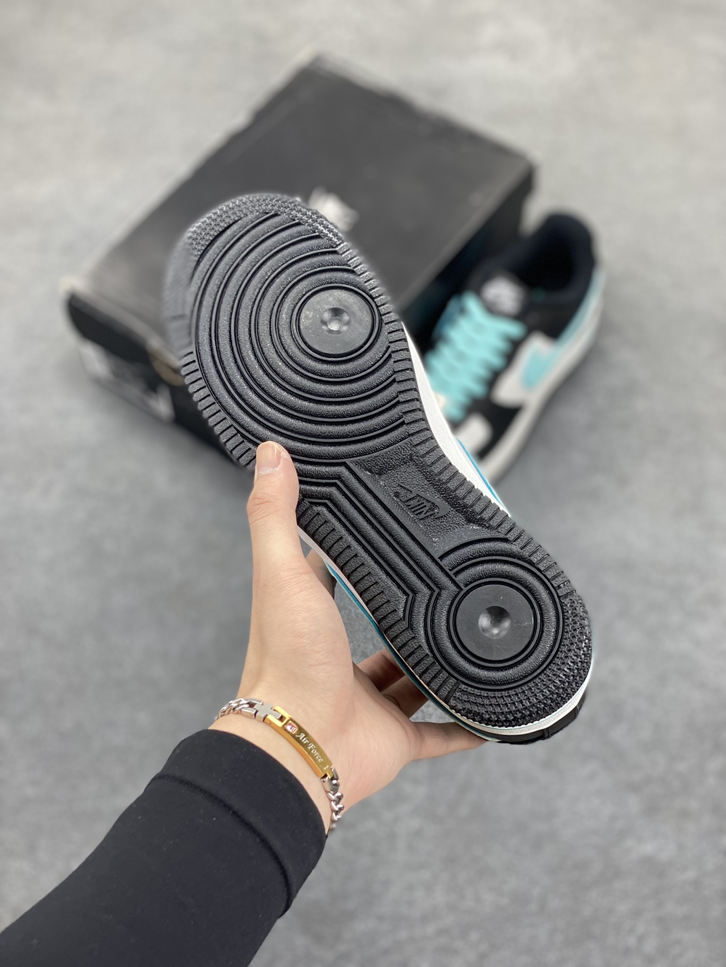 图片[5]-Nike Air Force 1 Low 空军一号低帮百搭休闲运动板鞋。柔软、弹性十足的缓震性能和出色的中底设计，横跨复古与现代的外型结合，造就出风靡全球三十多年的Force 1，直到今天还深受青睐。 货号：DV0788-100 尺码：36 37.5 38 39 40 41 42 43 44 45-选品中心