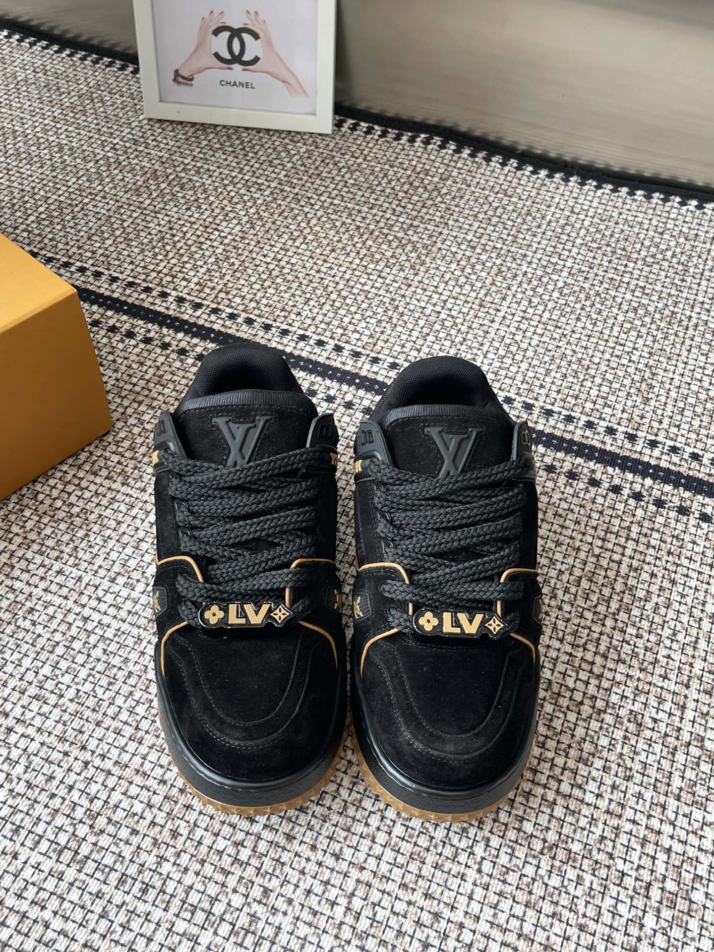 NO:232034,Dongguan Purchase Level LV Louis Vuitton Donkey Brand 25/ TRAINER MAXI Fat Ding Series Bread Thick Sole Skateboard Casual Sports Shoes Original Purchase Development Makes Cute Fat Trainer, styles bought with eyes closed, breaking the single change of color, younger Fat Trainer can also be called fat shoes, cute, cute love the most classic fat shoe style, the most classic color matching, high-end, atmospheric and high-end. Each style is very good!  Original mold opening cute buckle, original mold opening exactly the same material and workmanship details Fabric: Original customized imported top layer cowhide Inner: Original customized breathable net Outsole: Original mold opening TPU combination sole Sole thickness: 4CM Size: Women's model 35-40 / Men's model 39-45, casual shoes/sports shoes, louis vuitton, louis vuitton, louis vuitton, louis vuitton, sneakers, cowhide19860909东莞代购级 LV路易威登 驴牌 25/ TRAINER MAXI 胖丁系列 面包 厚底 滑板 休闲 运动鞋 原版购入开发 做货 可爱胖trainer,来闭着眼睛买的款式,打破颜色的单一变化,更年轻了胖trainer也可以叫发福鞋,憨态可掬,可可爱爱最经典的胖子鞋型,最经典的配色, 高端大气上档次 每个款式配色都很赞！原版开模可爱饰扣,原版完全一样材质做工细节 面料: 原版定制进口头层牛皮 内里: 原版定制透气网里 大底: 原版开模TPU组合大底 底厚: 4CM Size: 女款35-40 /男款39-45,休闲鞋/运动鞋,louis vuitton,louis vuitton,louis vuitton,sneakers,cowhide,Women's Shoes