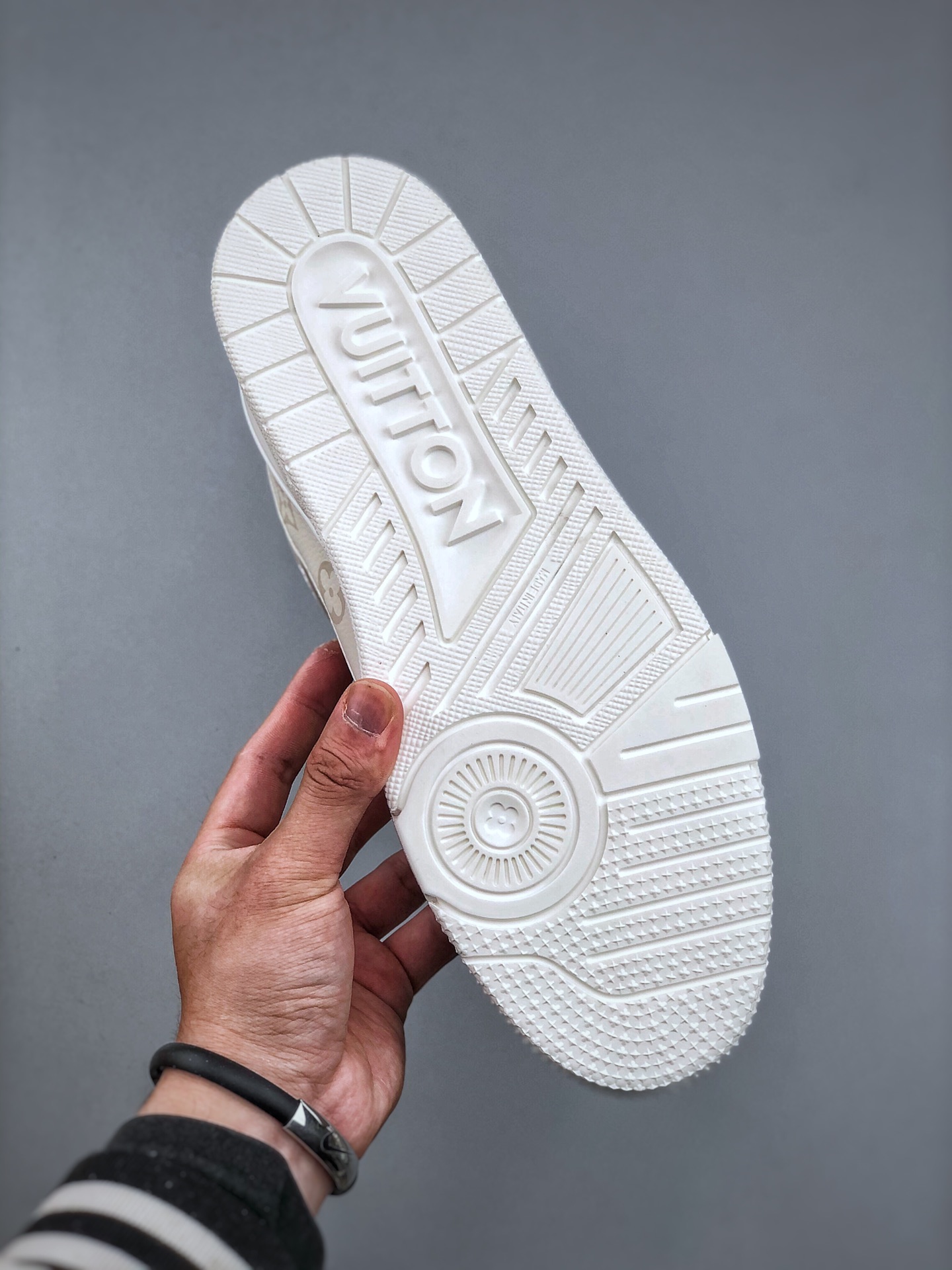Louis Vuitton Trainer 2.0 Sneakers Low White Monogram Leather, Size 39-45 8 i1742337196 1445 7