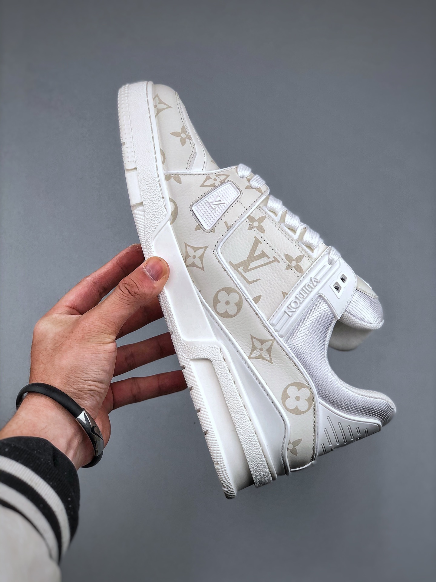 Louis Vuitton Trainer 2.0 Sneakers Low White Monogram Leather, Size 39-45 2 i1742337196 4277 1