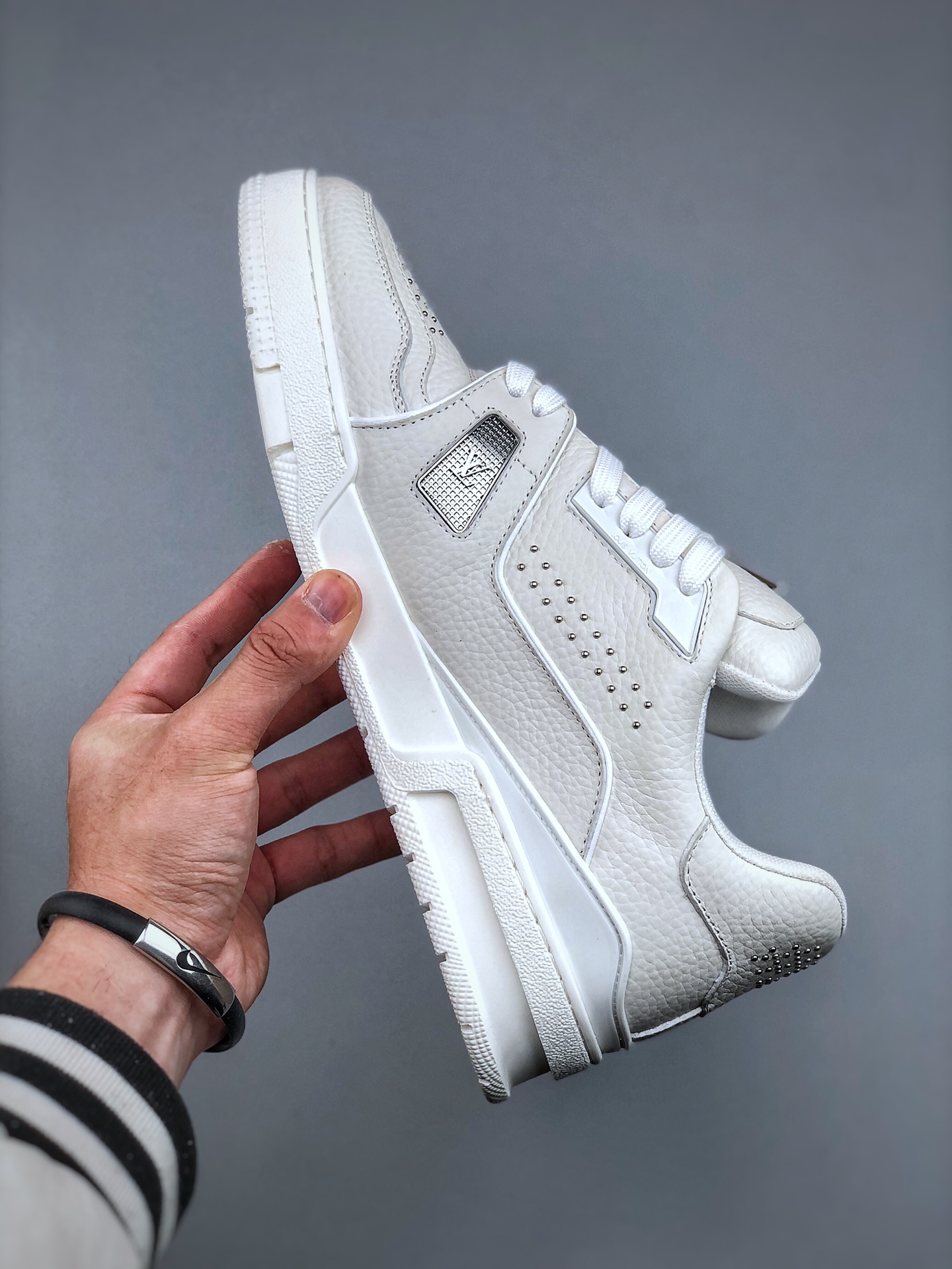 Louis Vuitton Trainer 2.0 Sneakers Low White Leather Casual Shoes 2 i1742337254 3698 1