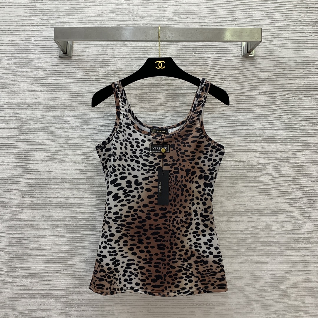 NO:328193,Model number D25031935 VERSAC*E new style, letter logo printed on the chest, fashionable and sexy slim leopard print vest top!  (M size bust 80, 60 length) hair, versace, alexander wang19860909款号D25031935 VERSAC*E新款 胸前字母logo印花小标志时尚性感修身豹纹背心上衣！（M码胸围80,衣长60）发,,versace,alexander wang,Women's clothing