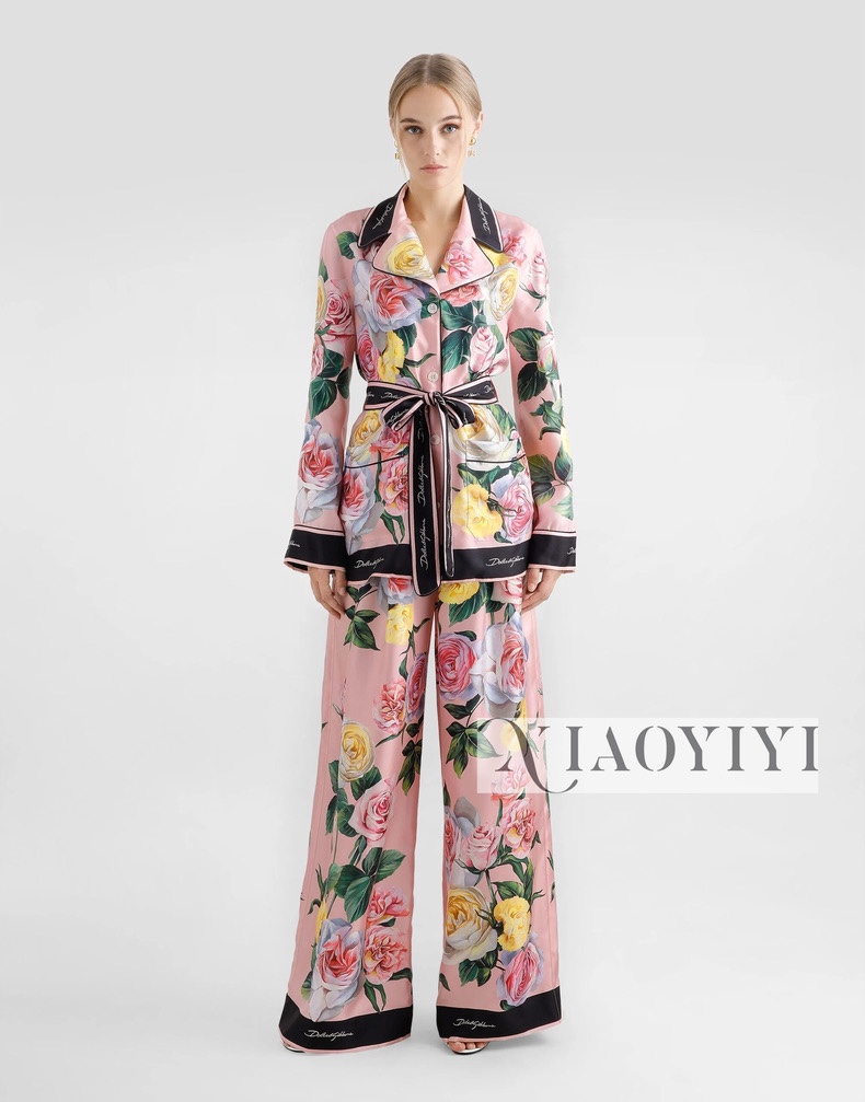 NO:327619,Model number D24031953 Dolce & Gabbana DG* new Sicily vacation style rose printed pajama style home clothing set!  Lace-up trouser lapel long-sleeved shirt   elastic waist straight wide-leg pants trousers!  (M size shoulder width 37, bust 102, sleeve length 59, clothing length 73; waist 68 elastic, hip 98, pants length 97), Dolce & Gabbana, shirts, alexander wang19860909款号D24031953 杜嘉班纳DG*新款 西西里度假风玫瑰印花睡衣风家居服套装！系带束腰翻领长袖衬衫 松紧腰直筒阔腿裤长裤！（M码肩宽37,胸围102,袖长59,衣长73；腰围68松紧,臀围98,裤长97）,,Dolce&Gabbana,shirts,alexander wang,Women's clothing