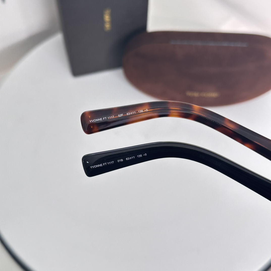  ‼️TOM FORD·汤姆福特
海报款FT1117
经典T型标识 弧形镜腿
size：63口11-13