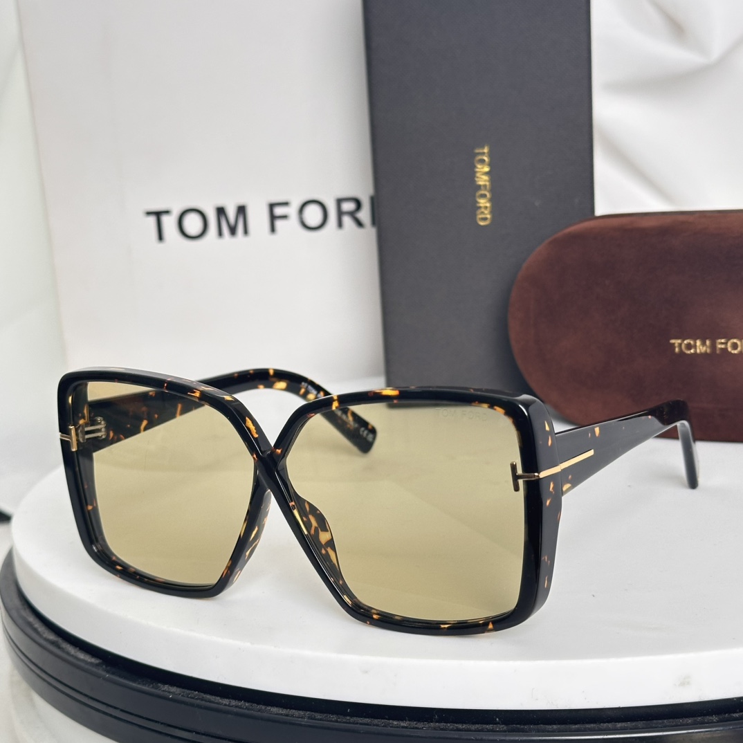  ‼️TOM FORD·汤姆福特
海报款FT1117
经典T型标识 弧形镜腿
size：63口11-13
