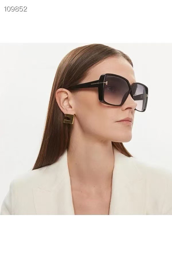  ‼️ 模特图 TOM FORD·汤姆福特
海报款FT1117
经典T型标识 弧形镜腿
size：63口