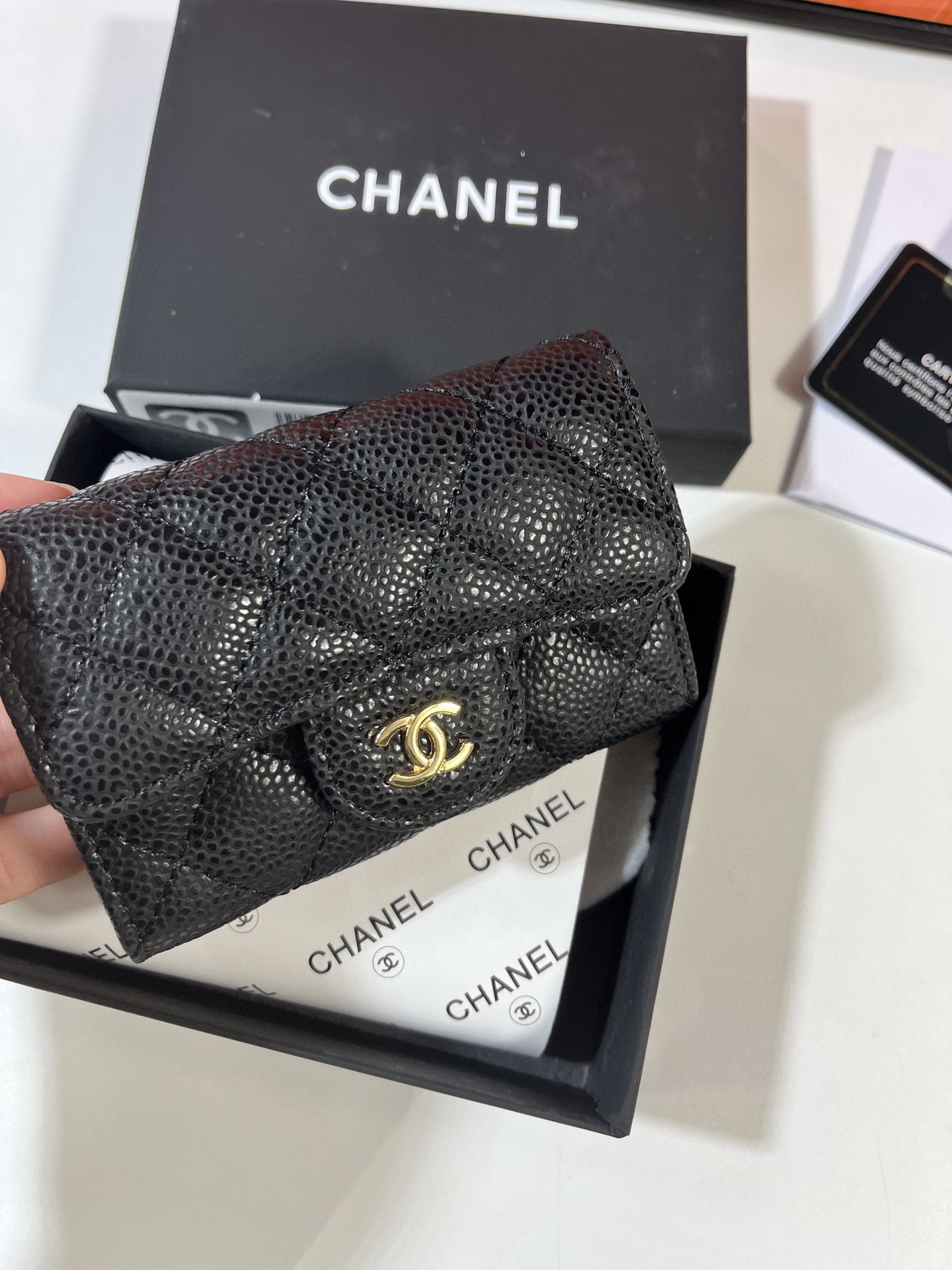CHANEL cf系列魚子酱牛皮カードケース - 実用的なデザイン