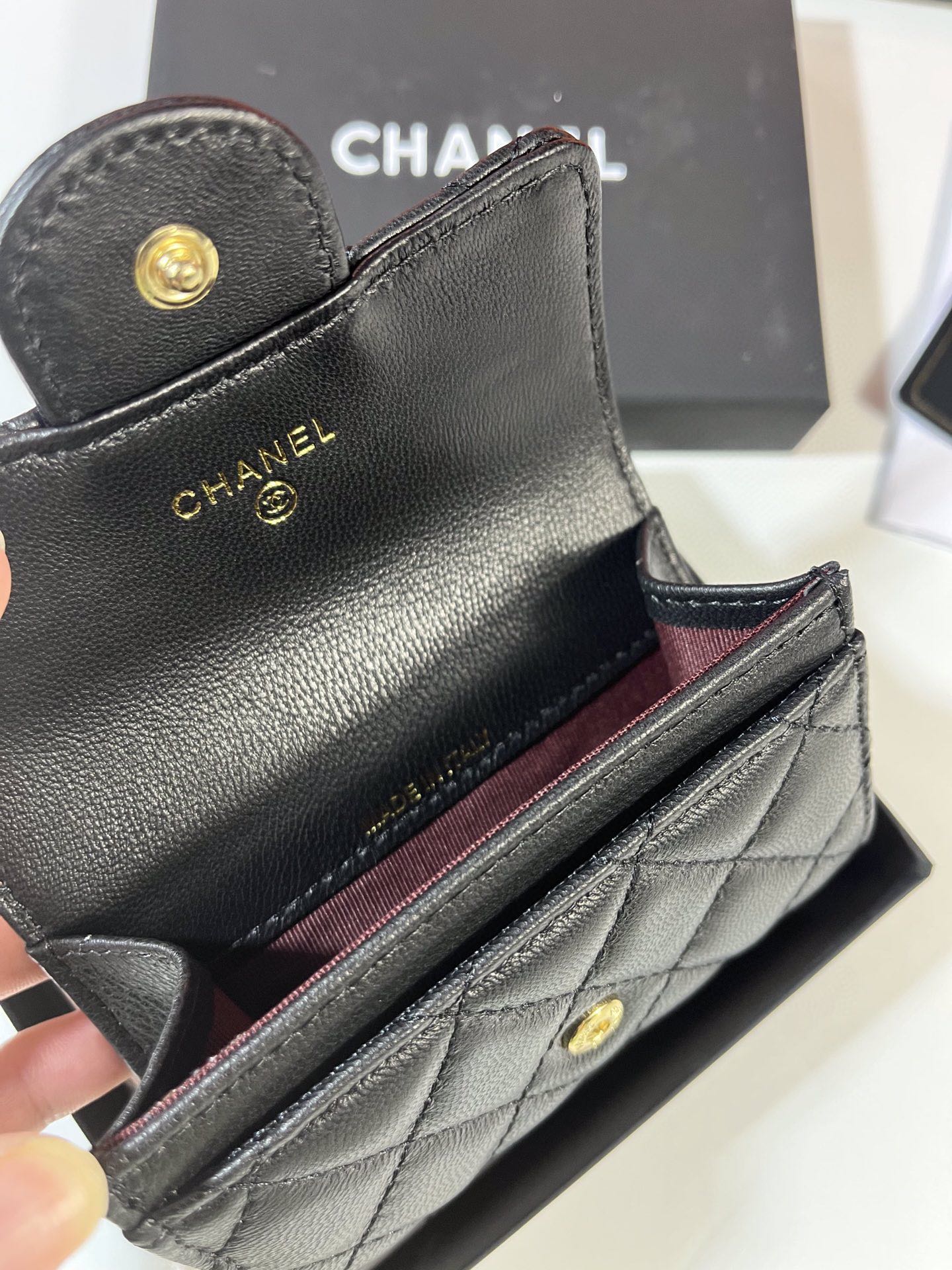CHANEL cfシリーズ羊皮カードケース - 実用的なコインポケット付き