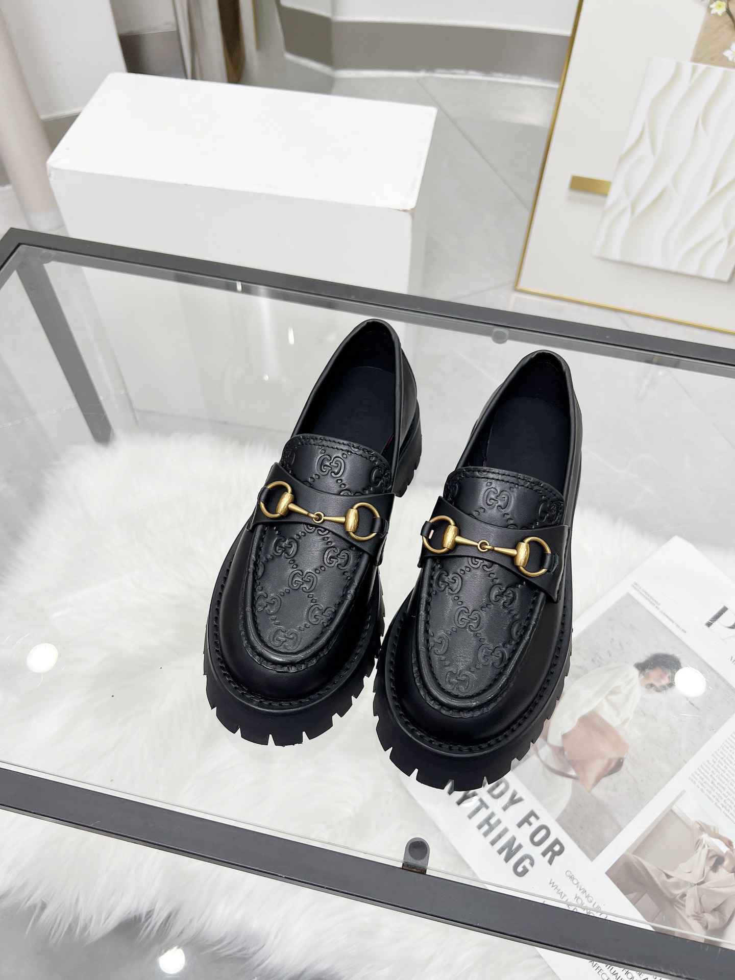 NO:227427,The heavy-duty purchasing level Guci♀Sponge cake loafers!  The logo design of the classic shoe brand, classic and attractive!  The original inverted film last is the ultimate 1:1 shape, and the imported exclusive edge beads and velvet fabric presents a delicate texture!  Customized A-level high-density private mold with large bottom printing and inner body!  Unique quality standard code 35-40 (customized for 40), loafers, gucci, loafers19860909重磅代购级别Guci♀松糕乐福鞋！经典鞋型品牌Logo设计,经典耐看！原版倒膜楦型,极致1:1形体,进口独家开边珠加丝绒面料呈现精致质感！ 开模定制A级高密度私模大底印花拼内里！ 独一无二的品质标准码35-40（40定做）,乐福鞋,gucci,loafers,Women's Shoes