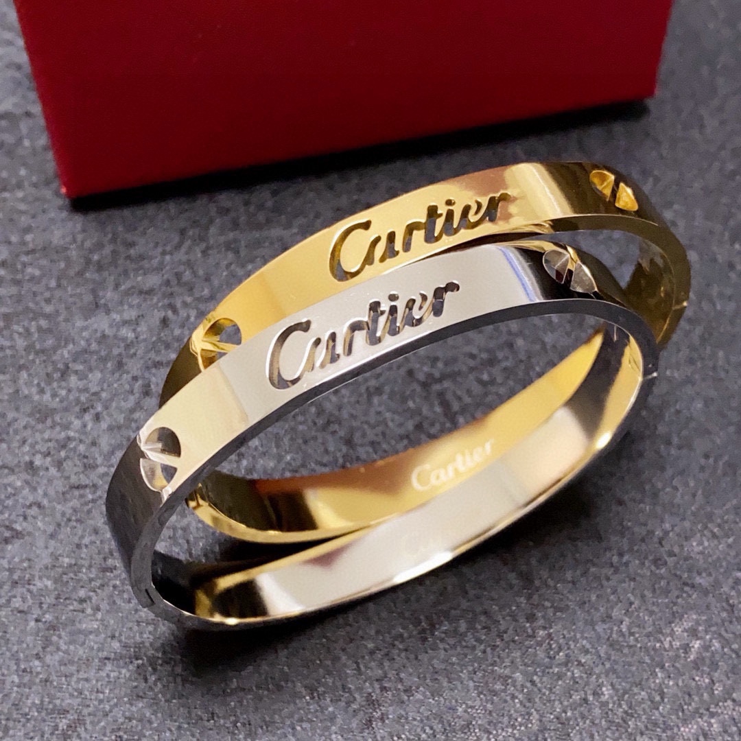 NO:111267,Cartier's latest release on the official website of Cartier. The hot hollow bracelet imported from the 18k high-end customization top-level craftsmanship. The counter logo is clear and the 360-degree no blind spots!  Brand new narrow version design makes it more exquisite ~ Such beautiful things You must have super white, fine jewelry, cartier, cartier, bracelet19860909Cartier 卡地亚官网最新发布 火爆镂空手镯进口精工保色18k高端定制顶级工艺 专柜logo刻字清晰 360度无死角！全新的窄版设计 更显精致～如此美物 你必须拥有超级显白,饰品精品,cartier,cartier,bracelet,Jewelry