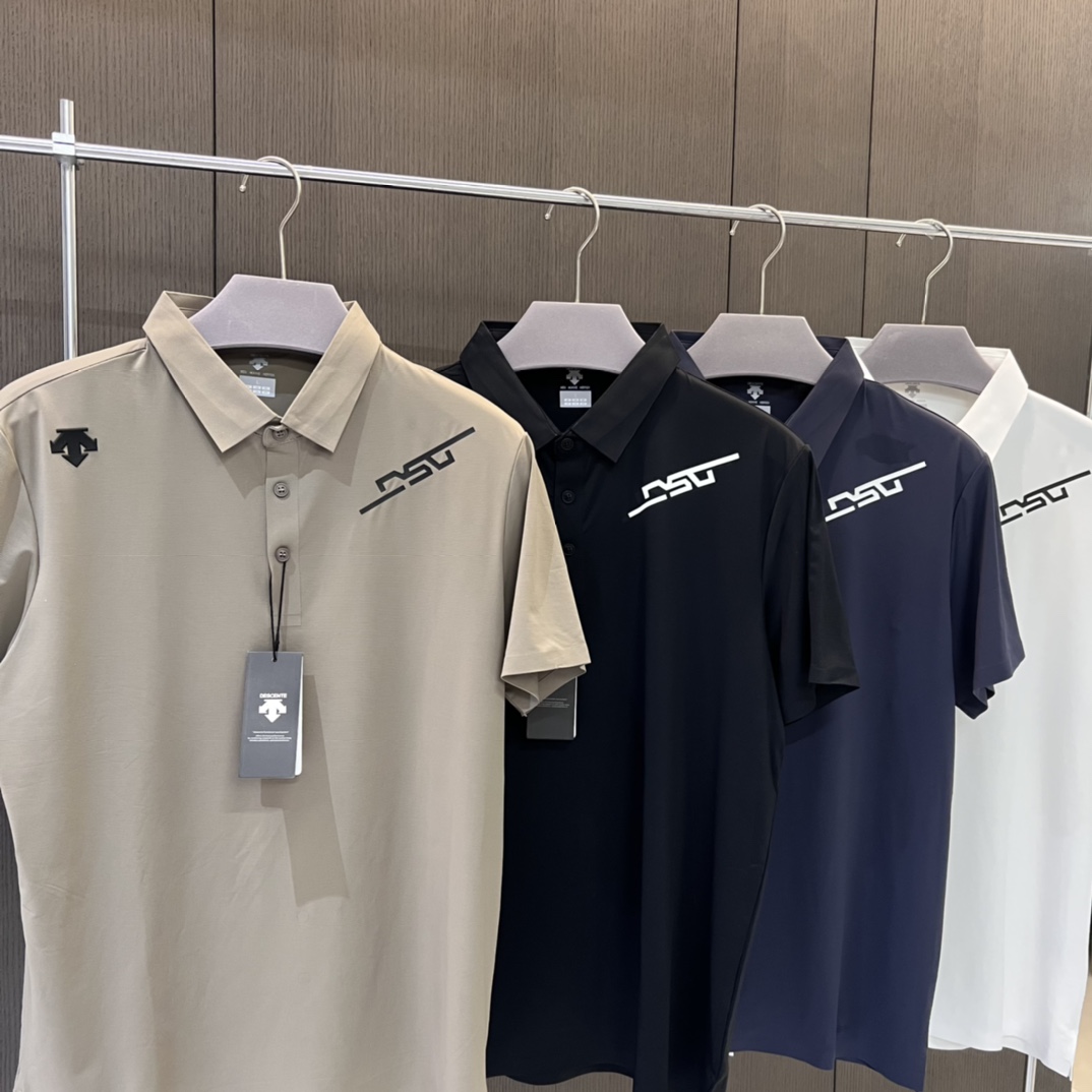 💰95(T狠冰凉🥶)
25夏·迪桑特DESCENTE 四色新款大字母logo短袖Polo衫冰丝速干专柜同款
韩国进口冰丝速干面料 超级舒适 面料采穿起来凉嗖嗖的,特别舒服。
轻柔、软弹、速干、透气、防晒、防臭 炫酷工艺,结合面料自带的网眼结构,速干轻薄材质 让衣服整体不但具有潮流元素 还具备比普通速干衣,更强大的速干功能和透气性能 对于这个面料的质感,自带的透气孔,面料垂直感非常好 面料柔韧高弹,能适应大幅度的身体活动;经过吸湿排汗处理,使面料具有优越的性能,在贴身穿着时能有效的调节皮肤表面的湿度,保持干爽。速干/透气/排汗等基础功能全部俱全,适合运动休闲、旅行、健身、跑步
三标水洗吊牌齐全没有一丝遗憾 !
颜色 :黑色/白色/藏青色/卡其
尺码:M-3XL
尺码 衣长 胸阔 肩阔 袖长 建议体重
M 67 104 43 20.5 120-135斤
L 69 108 44.5 21 135-150斤
XL 71 112 46 21.5 150-170斤
XL 73 116 47.5 22 170-190斤
3XL 74 120 49 22.5 190-210斤
