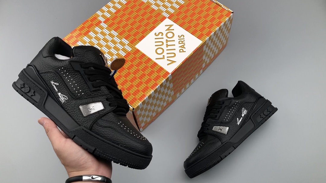 Louis Vuitton Trainer 2.0 Sneaker Low - Stylish and Comfortable