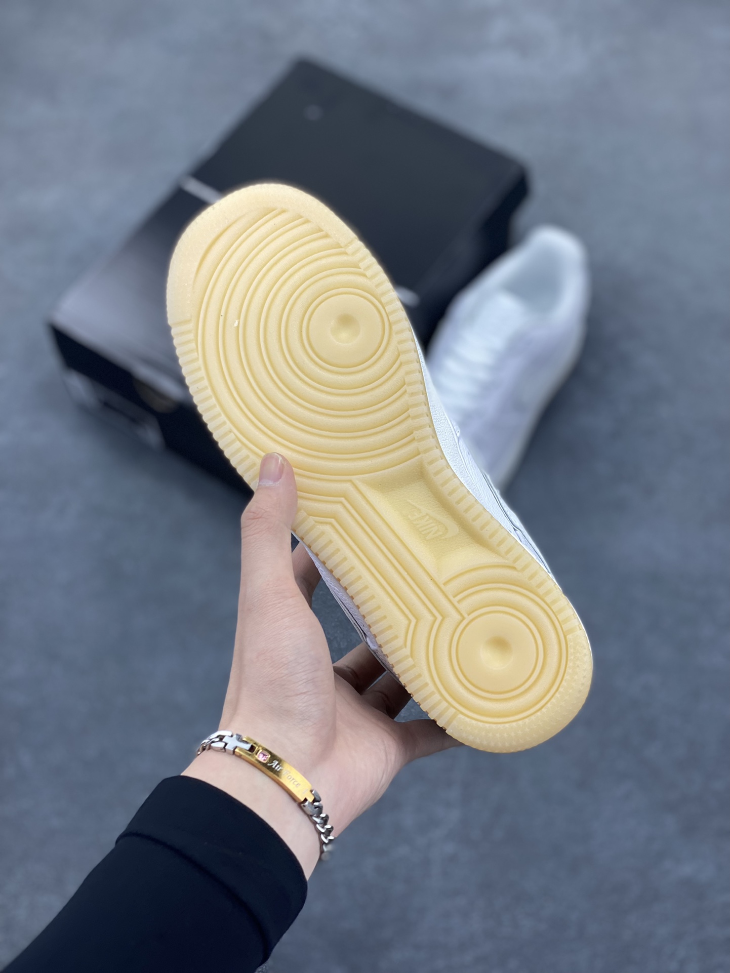 图片[5]-Nike Air Force 1 Low 空军一号低帮百搭休闲运动板鞋。柔软、弹性十足的缓震性能和出色的中底设计，横跨复古与现代的外型结合，造就出风靡全球三十多年的Force 1，直到今天还深受青睐。 货号：HQ3618-116 尺码：36 37.5 38 39 40 41 42 43 44 45-选品中心