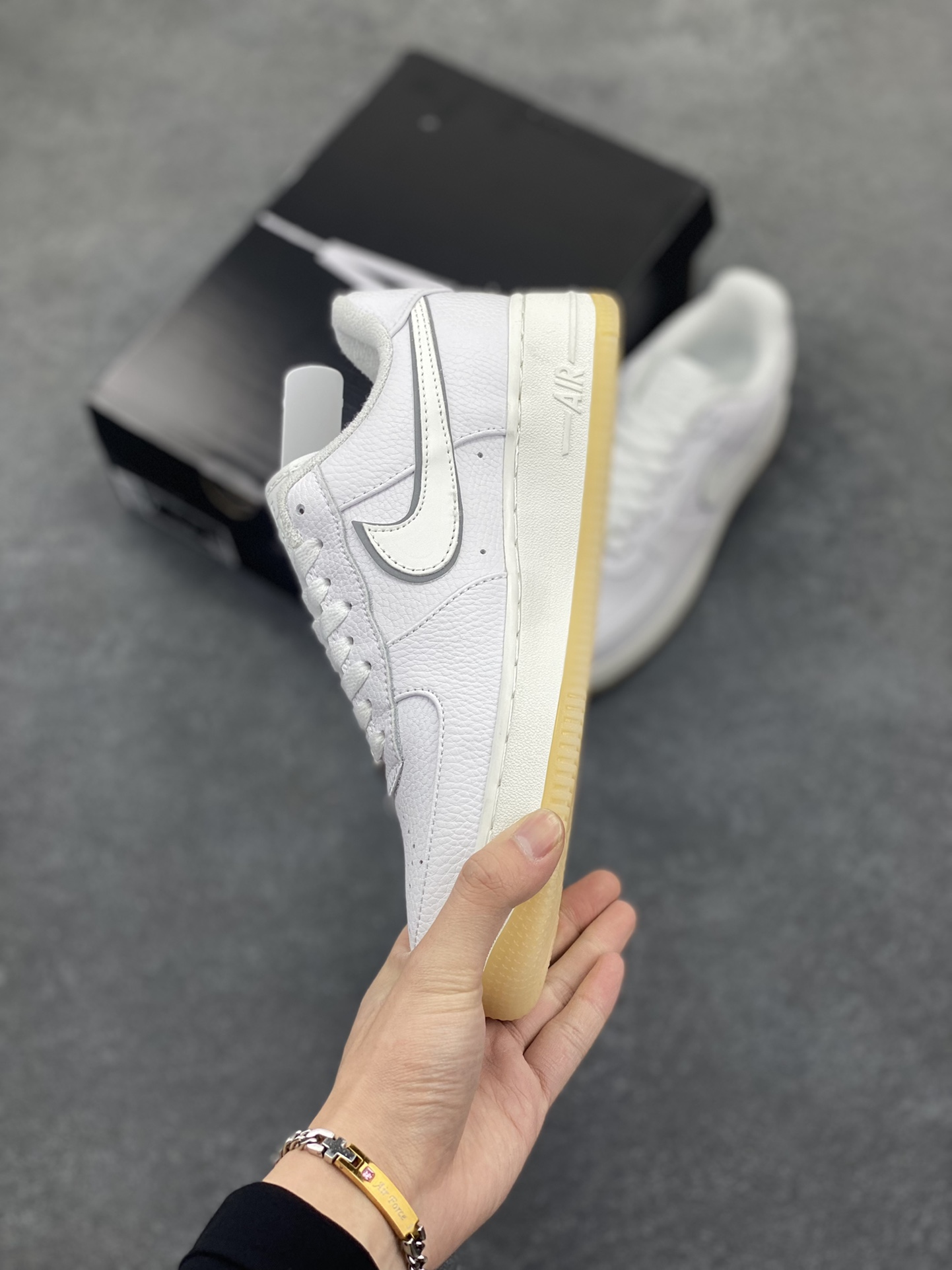图片[3]-Nike Air Force 1 Low 空军一号低帮百搭休闲运动板鞋。柔软、弹性十足的缓震性能和出色的中底设计，横跨复古与现代的外型结合，造就出风靡全球三十多年的Force 1，直到今天还深受青睐。 货号：HQ3618-116 尺码：36 37.5 38 39 40 41 42 43 44 45-选品中心