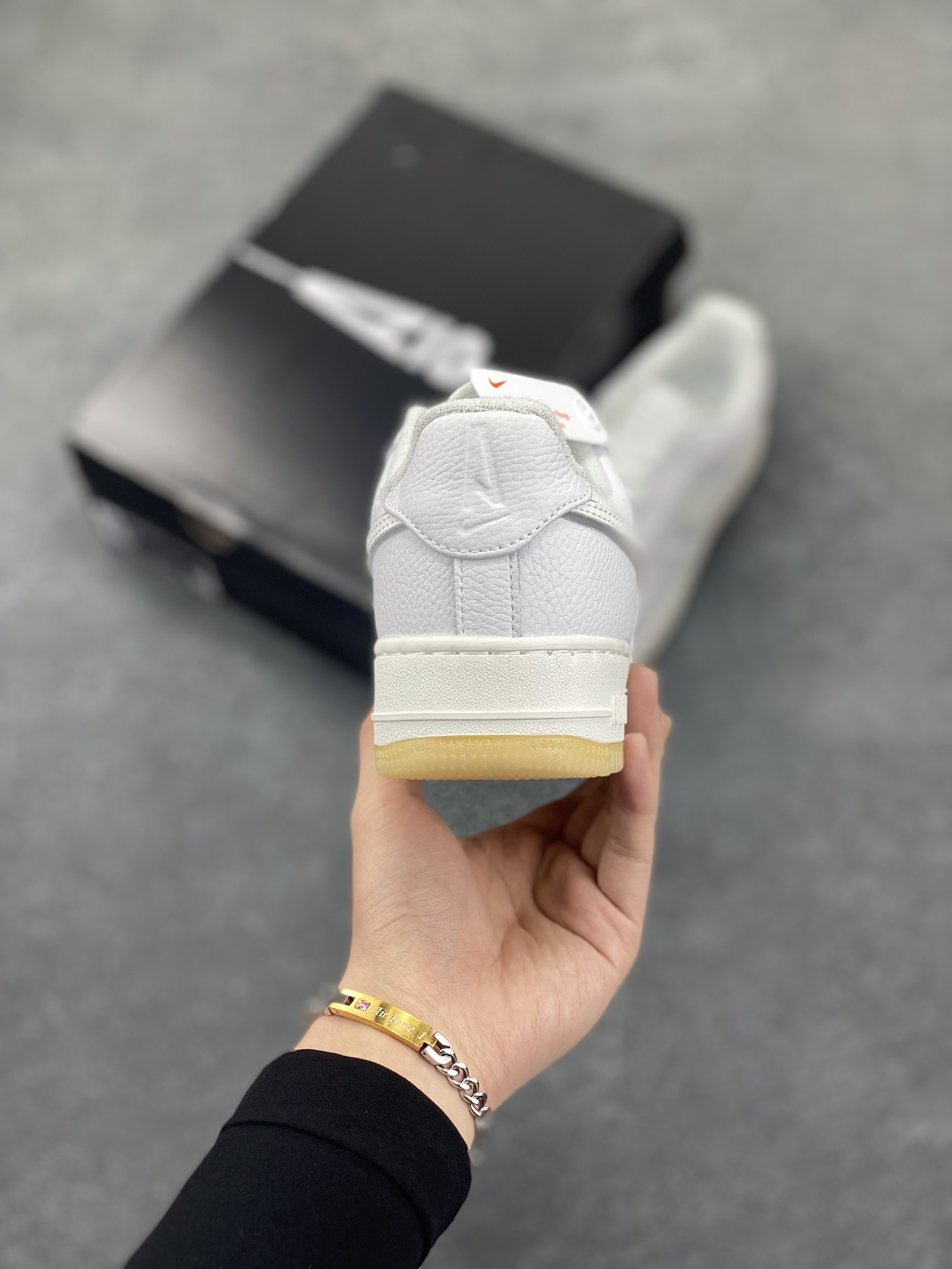 图片[4]-Nike Air Force 1 Low 空军一号低帮百搭休闲运动板鞋。柔软、弹性十足的缓震性能和出色的中底设计，横跨复古与现代的外型结合，造就出风靡全球三十多年的Force 1，直到今天还深受青睐。 货号：HQ3618-116 尺码：36 37.5 38 39 40 41 42 43 44 45-选品中心