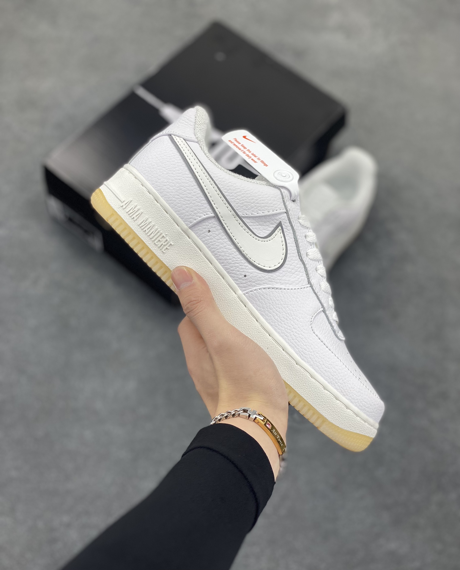 Nike Air Force 1 Low 空军一号低帮百搭休闲运动板鞋。柔软、弹性十足的缓震性能和出色的中底设计,横跨复古与现代的外型结合,造就出风靡全球三十多年的Force 1,直到今天还深受青睐。 货号:HQ3618-116 尺码:36 37.5 38 39 40 41 42 43 44 45-选品中心