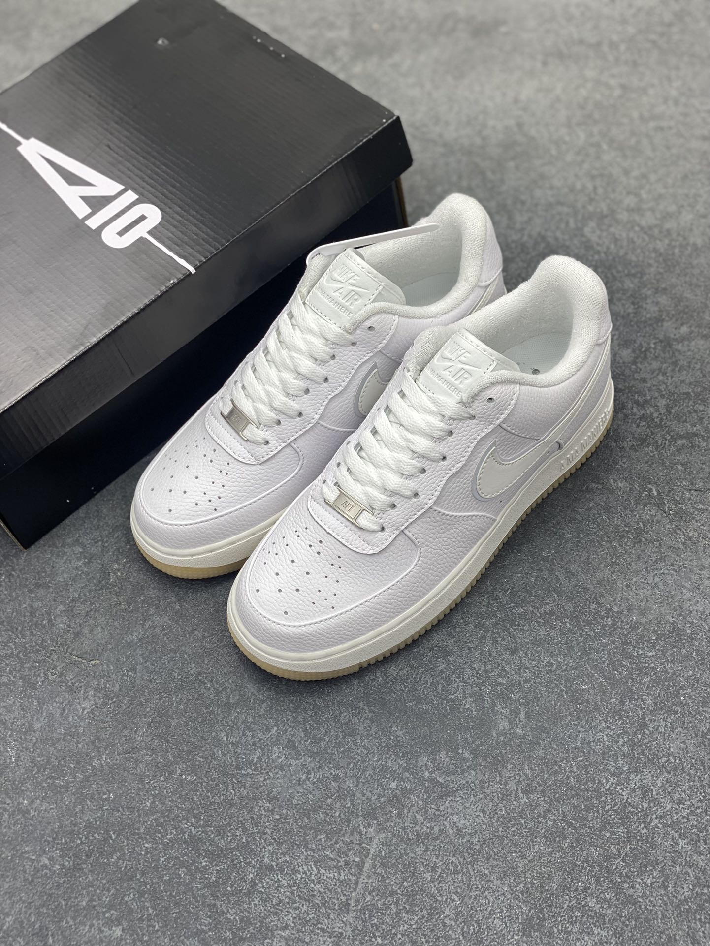 图片[8]-Nike Air Force 1 Low 空军一号低帮百搭休闲运动板鞋。柔软、弹性十足的缓震性能和出色的中底设计，横跨复古与现代的外型结合，造就出风靡全球三十多年的Force 1，直到今天还深受青睐。 货号：HQ3618-116 尺码：36 37.5 38 39 40 41 42 43 44 45-选品中心