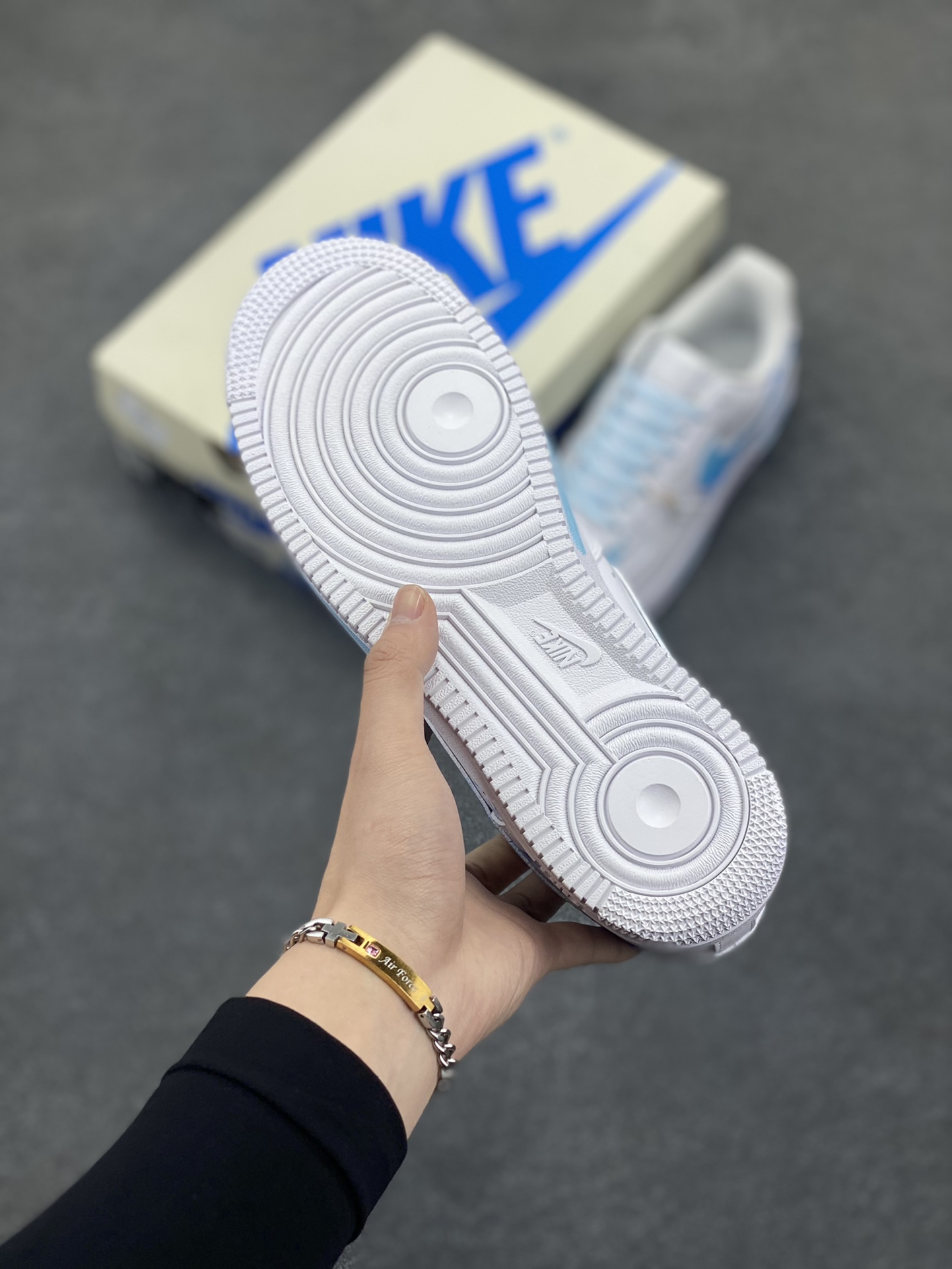 图片[5]-NIke Air Force 1 \’07 Low 空军一号 低帮 运动鞋 休闲鞋 折边针车 工艺难度大 原楦头原纸板 原装鞋盒 定制五金配件 内置全掌气垫 原厂鞋底 货号：LT0602-002 尺码：36 36.5 37.5 38 38.5 39 40 40.5 41 42 42.5 43 44 44.5 45-选品中心