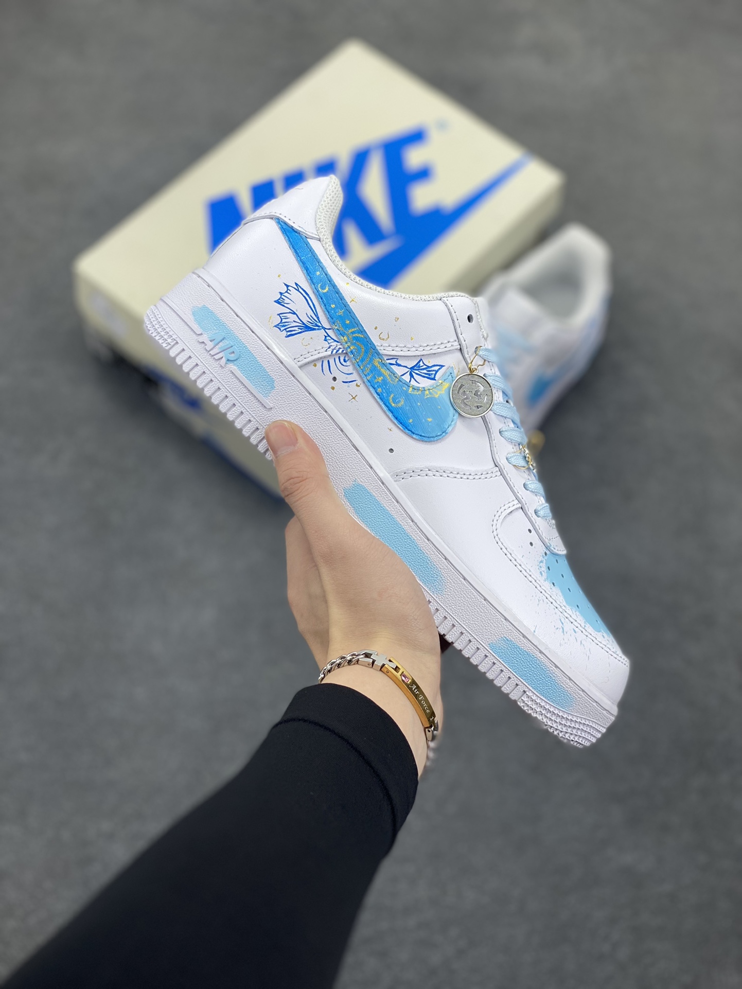 NIke Air Force 1 \’07 Low 空军一号 低帮 运动鞋 休闲鞋 折边针车 工艺难度大 原楦头原纸板 原装鞋盒 定制五金配件 内置全掌气垫 原厂鞋底 货号：LT0602-002 尺码：36 36.5 37.5 38 38.5 39 40 40.5 41 42 42.5 43 44 44.5 45-选品中心