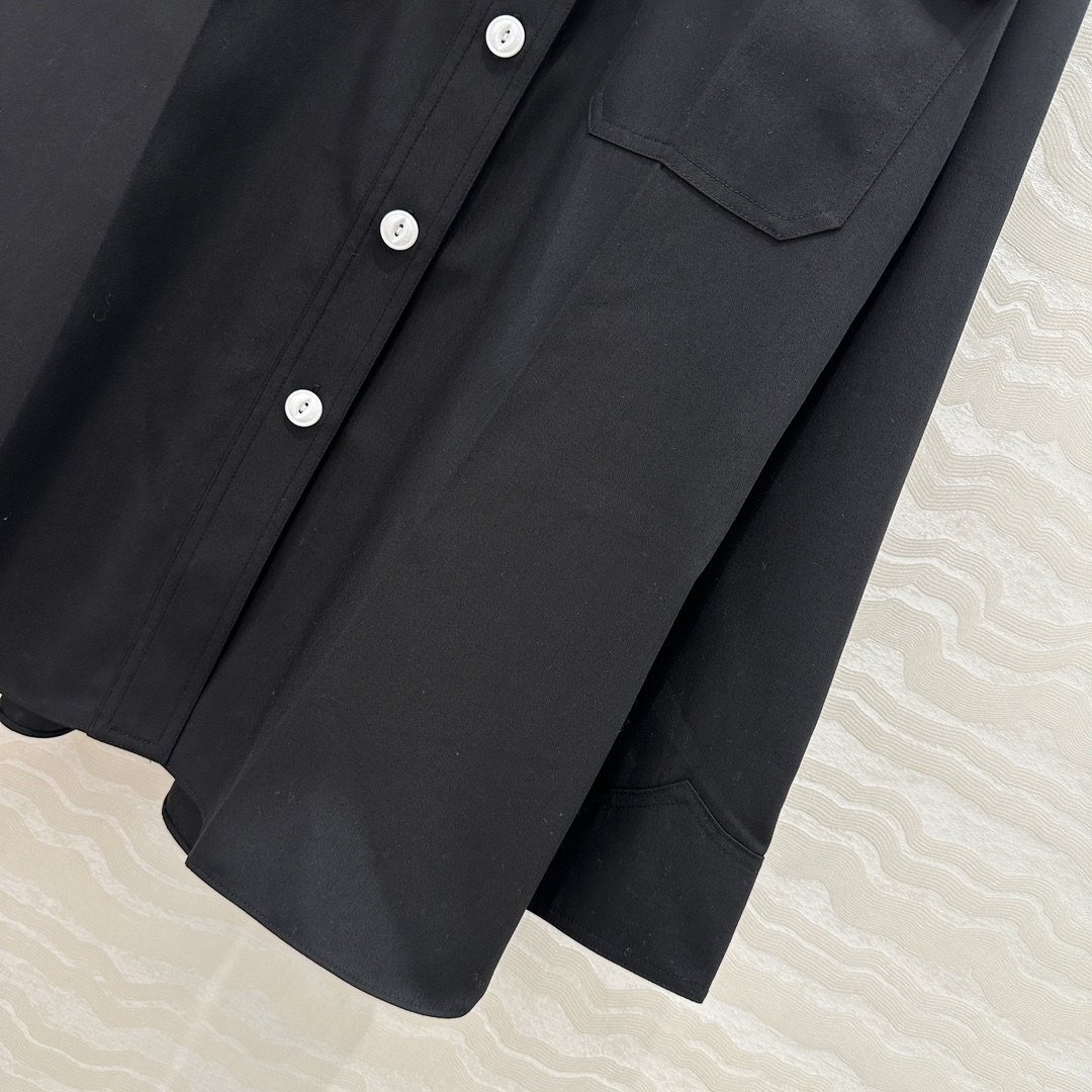 独家首发❤️原单品质，PR英伦学院风衬衫外套！工装口袋设计当外搭叠穿都好看！❤️定制精纺羊毛面料！气质翻