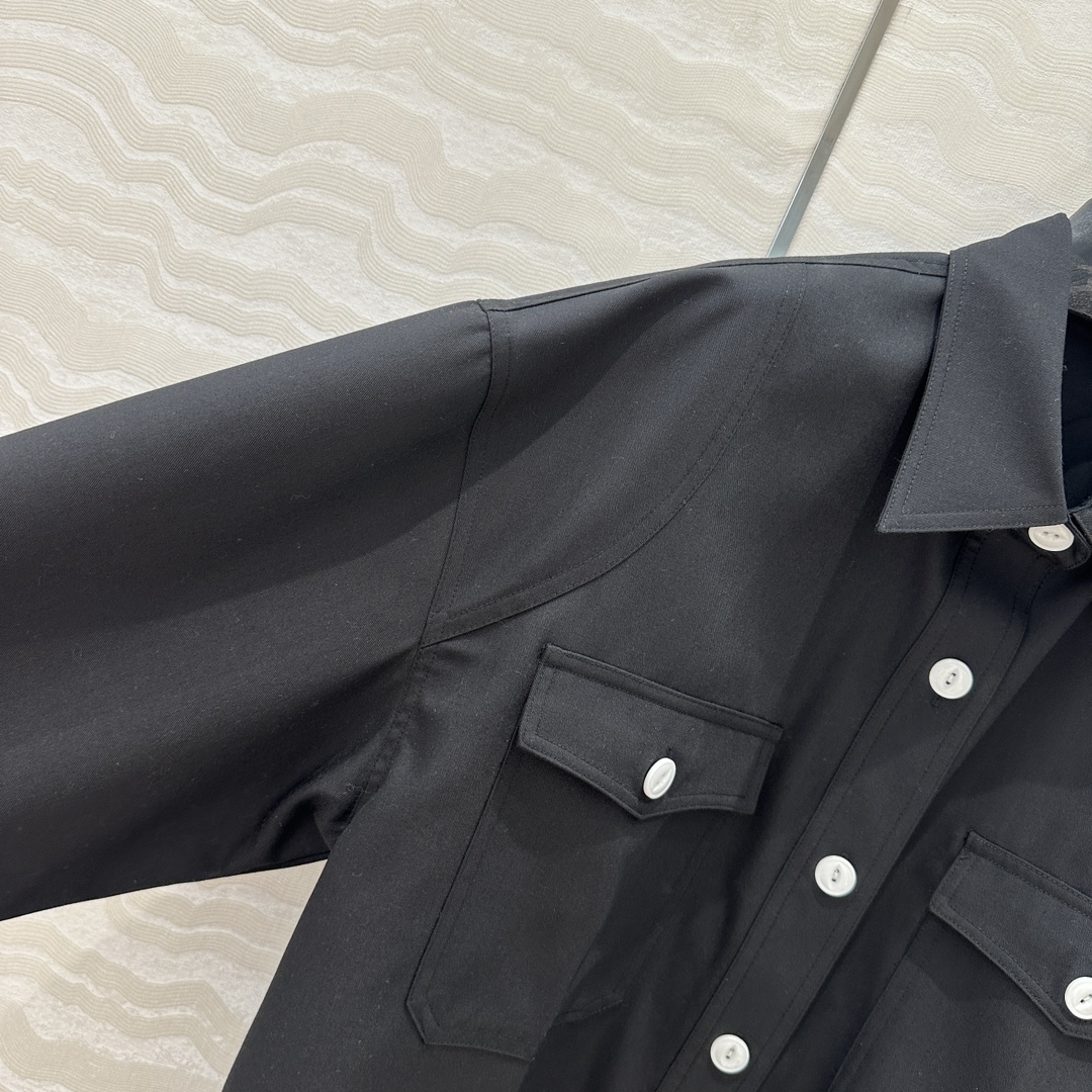 独家首发❤️原单品质，PR英伦学院风衬衫外套！工装口袋设计当外搭叠穿都好看！❤️定制精纺羊毛面料！气质翻