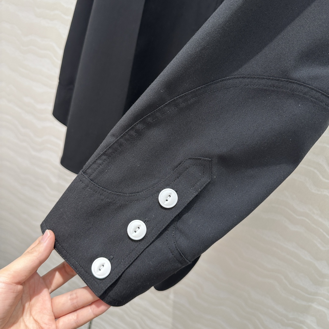 独家首发❤️原单品质，PR英伦学院风衬衫外套！工装口袋设计当外搭叠穿都好看！❤️定制精纺羊毛面料！气质翻