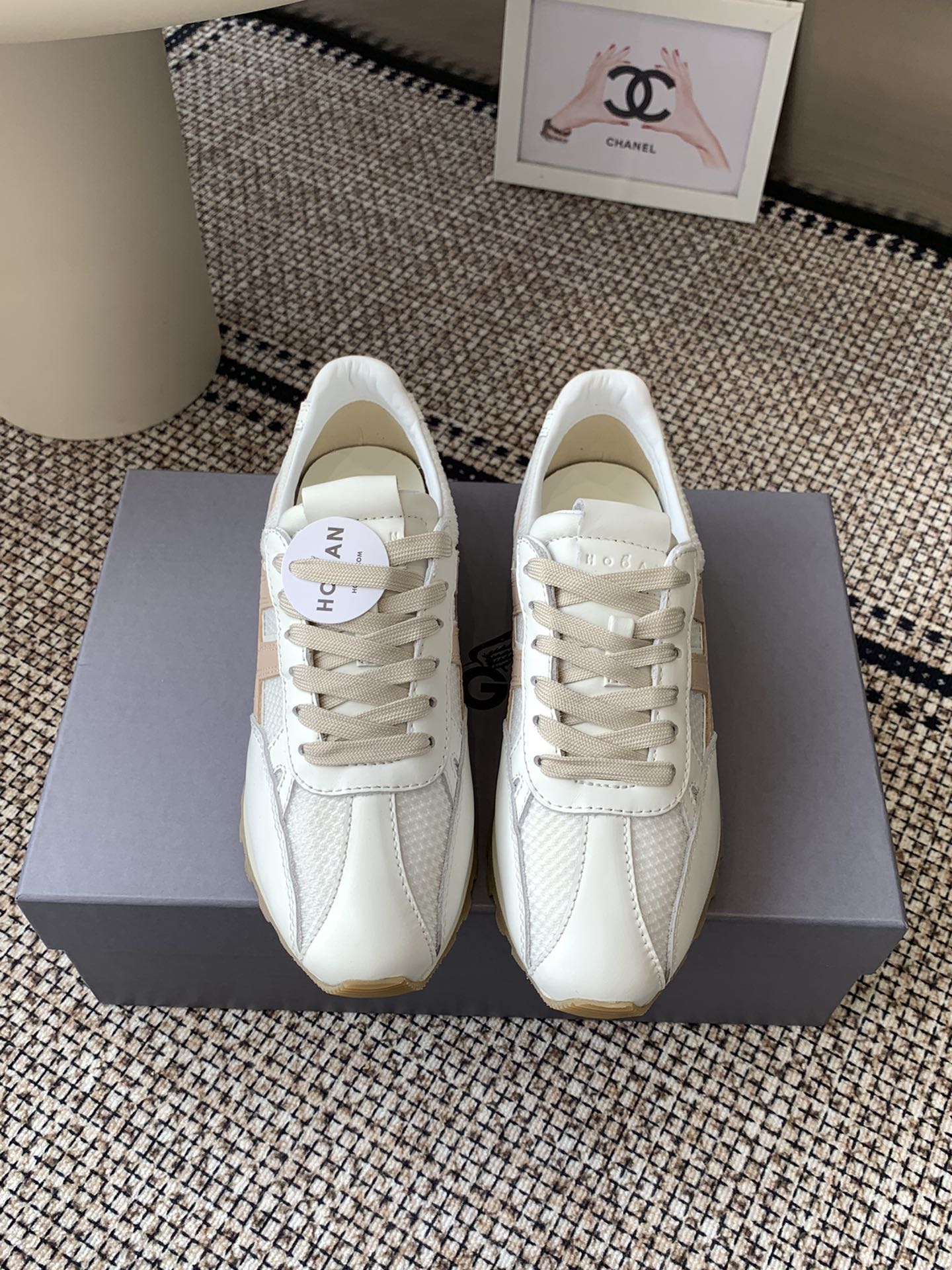 NO:232049,Purchase grade women, men's 320 Hogan 86ER series H671 couple model, thick sole, casual sneakers, original purchase and development, making products, this 86er series uses a classic but fashionable design to commemorate the birth of the brand. The workmanship is exquisite, showing the retro street trend and continuing the extraordinary style, offering gifts to the classics. Fabric: Original custom imported top layer cowhide Inner: Imported breathable net Sole: Original open mold-proof TPU material, height increase 3.5CM Size: 35-44, casual shoes/sports shoes, hogan, sneakers, cowhide19860909代购级女 男320 Hogan霍根86ER系列 H671情侣款 厚底 休闲 运动鞋 原版购入开发 做货 这款86er系列 以经典而不失时尚的设计演绎品牌风格纪念品牌诞生之年. 做工精细,尽显复古街头潮趣承续不凡格调,向经典献礼 面料 : 原版定制进口头层牛皮 内里 : 进口透气网里 鞋底 : 原版开模防滑TPU材质 增高 3.5CM Size : 35-44,休闲鞋/运动鞋,hogan,sneakers,cowhide,Women's Shoes