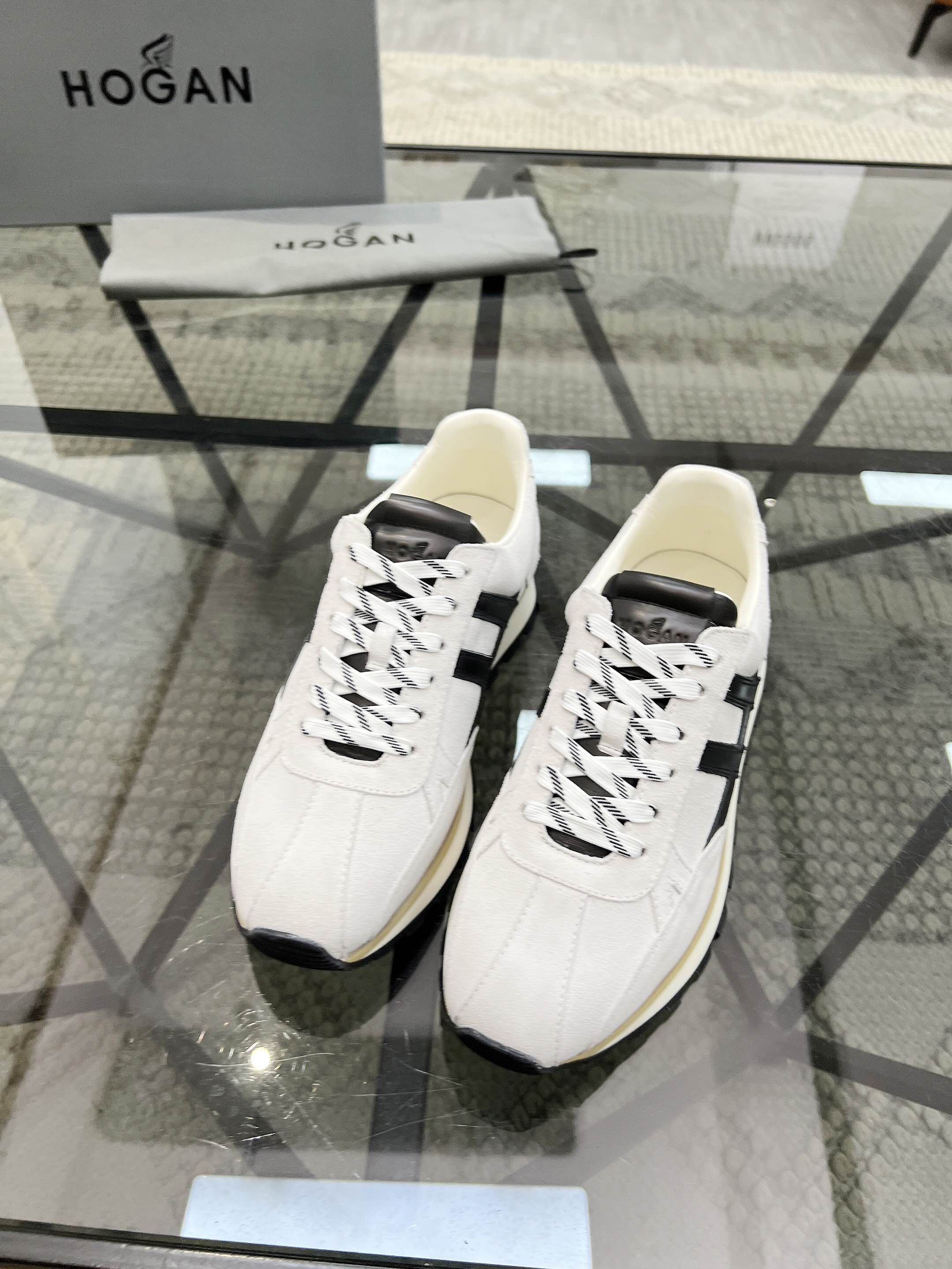 NO:222495,Brand HOGAN Color original color matching Number 38-44 Customized 45 Price Material Hogan original single version Top purchasing agent men's latest counter is available simultaneously, Italian imported original brand ▲▲ Calfskin·Brand Totem Breathable Cloth ▲▲ (highlights, nobles, grades) Exquisite workmanship sole original special supply original sole, exclusive double-layer activity · TPU rubber·molded sole; super · Comfortable · Wear-resistant · Anti-slip · Hogan, hogan, cowhide19860909品牌HOGAN 颜色原版配色 码数38-44定做45 价格 材质霍根原单版本顶级代购男士最新专柜同步发售,意大利进口原版品牌▲▲小牛皮·品牌图腾透气布匹▲▲（凸显高端·贵气·档次）做工考究鞋底原厂特供原版底,独家双层活动·TPU橡胶·成型大底;超级·舒适·耐磨·防滑·,霍根,hogan,cowhide,Men's shoes