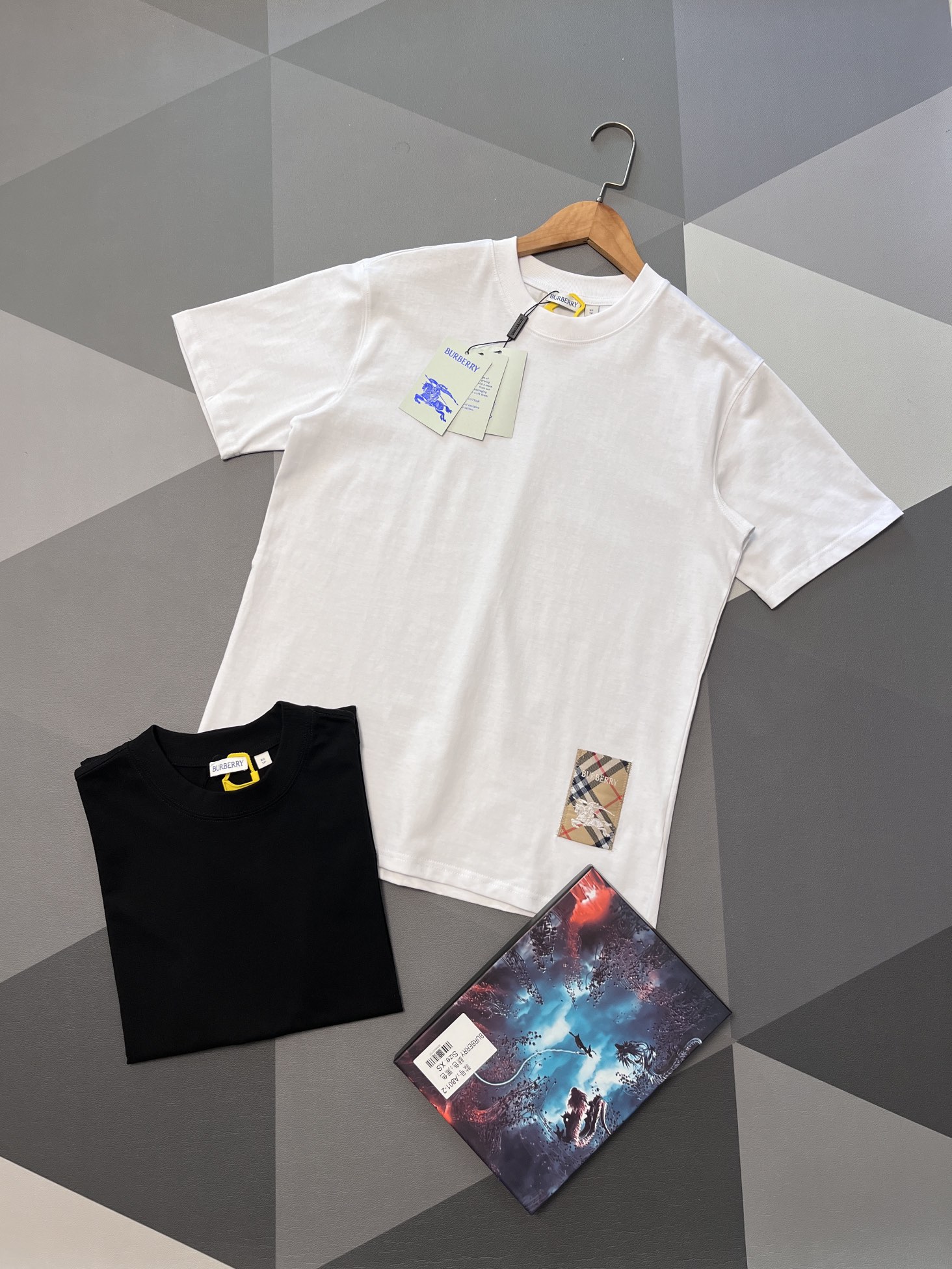 Burberry 2024 FW Applique Short Sleeve T-Shirt Classic Design Unisex 4 i1742429276 7125 2