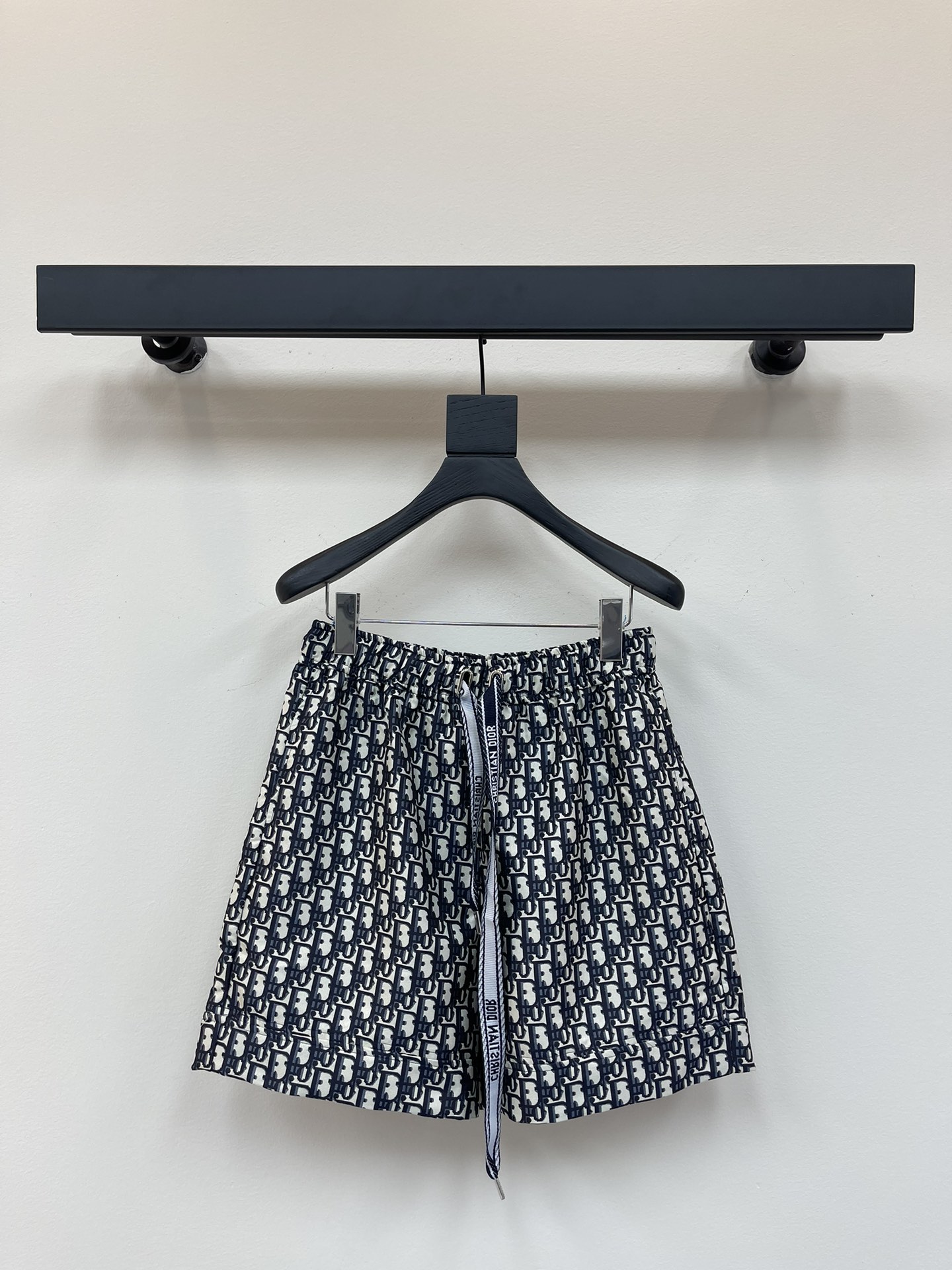 NO:434866,The most correct version of the classic presbyterian shorts that are essential for spring and summer, Dio*25 is the first to have in spring and summer!  Very iconic Obique print!  Elegant, generous, fashionable and high-end~ Can be matched with various casual items. Elastic waistline + small wide-leg style makes it look slimming and long legs~ The details are full of sincerity!  SML, dior, shorts, alexander wang19860909Dio*25春夏新款必备的经典老花短裤“CHRISTIAN DIO*”标志最正确版本！非常标志性的Obique印花！优雅大方时尚高级～ 可与各式休闲单品搭配 弹力腰围+ 小阔腿版型 非常显瘦显腿长～ 细节满满诚意了！SML,,dior,shorts,alexander wang,Women's clothing