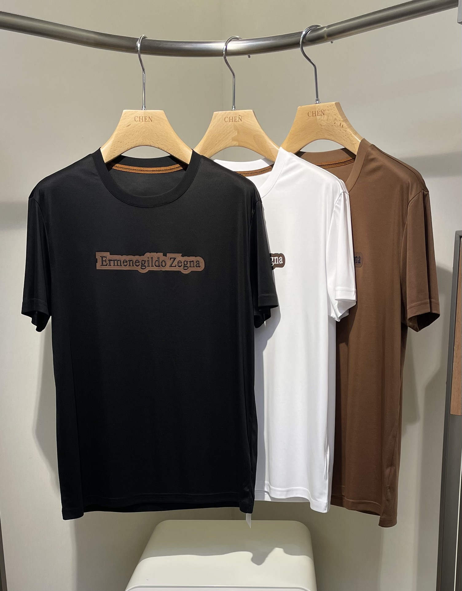 NO:414069,Zegna*2025New New·Acetic Acid Short Sleeve Model No. 65016 Color Black White Coffee Number 46-56,,T-shirt,alexander wang19860909Zegna*2025New New·醋酸丝短袖 款号 65016 颜色 黑 白 咖 码数 46-56,,T-shirt,alexander wang,Men's clothing