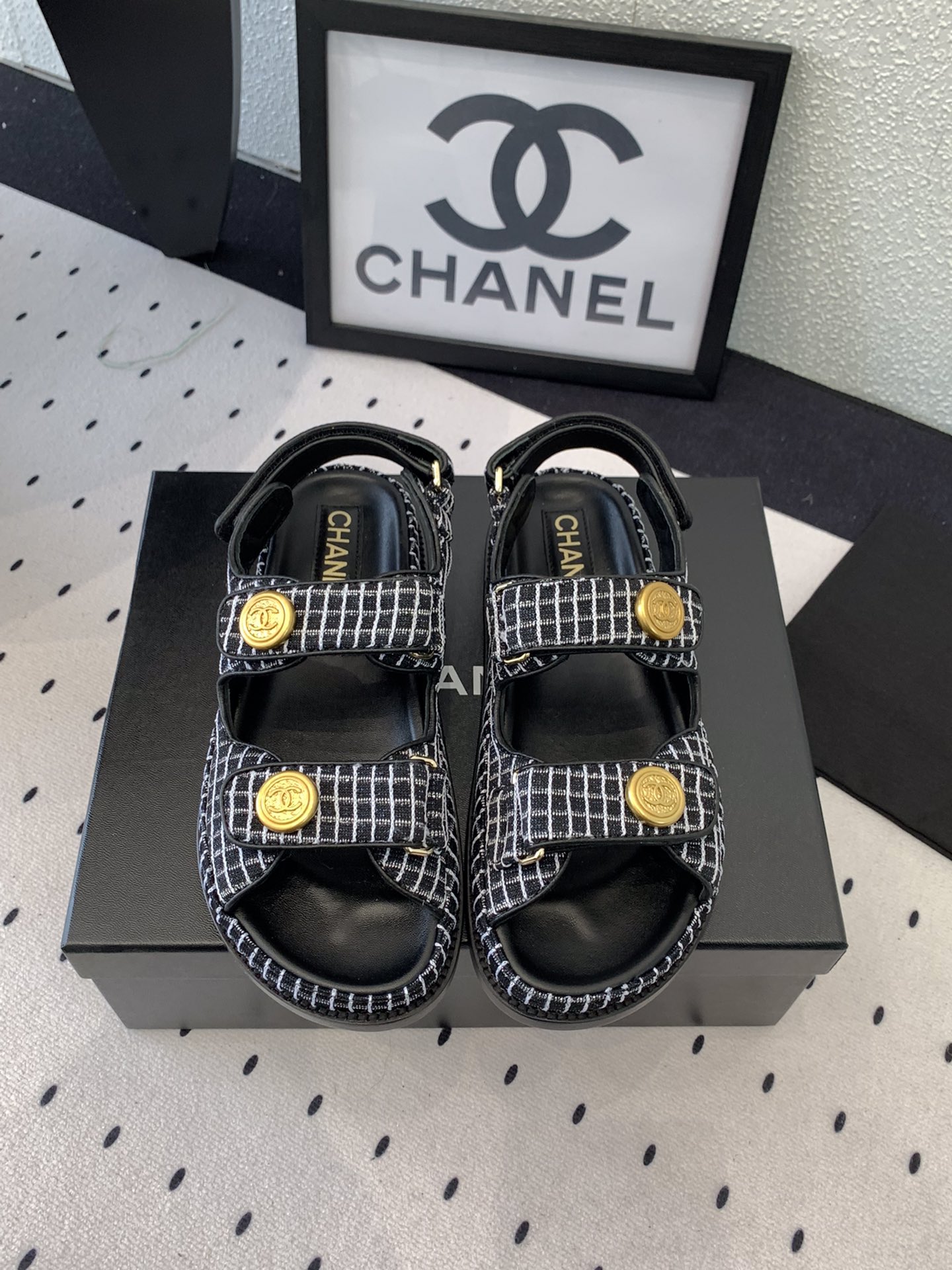 NO:259290,Chanel new early spring beach shoes top version Simple universal and versatile artifacts for major celebrities' feet Original imported Huani cloth upper imported sheepskin inner footbed Original full-layer leather outsole Size35-40 (41 customized), sandals, chanel, sandals, sheepskin, Leather soles19860909Chanel新款早春沙滩鞋顶级版本 简单的万能百搭神器各大明星上脚神器 原版进口花尼布鞋面进口羊皮内里垫脚 原版全层真皮大底Size35-40（41订做）,凉鞋,chanel,sandals,sheepskin,Leather soles,Women's Shoes