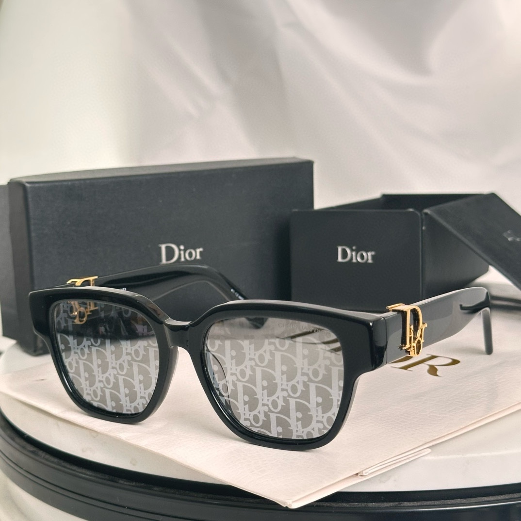  ‼️DIOR
MODEL：DiorOblique S1F
SIZE：53口19-145