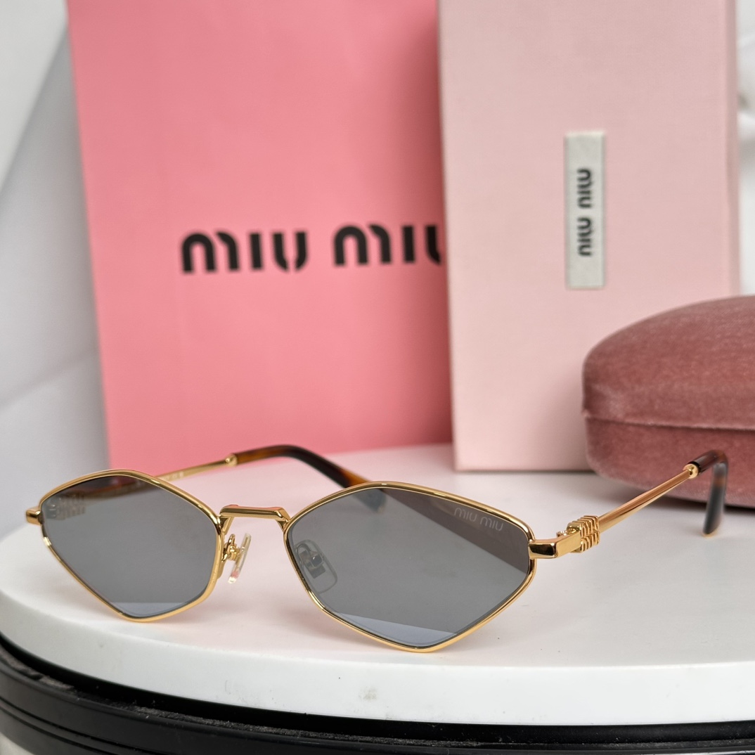 NO:250570,Factory direct sales price. Arrival Arrival MIU M* MODEL:SMU56ZS SIZE56 port 17-140 glasses sunglasses sunglasses, glasses, miumiu19860909工厂直销价.到货 到货 MIU M* MODEL:SMU56ZS SIZE56口17-140眼镜墨镜太阳镜,眼镜,miumiu,glasses