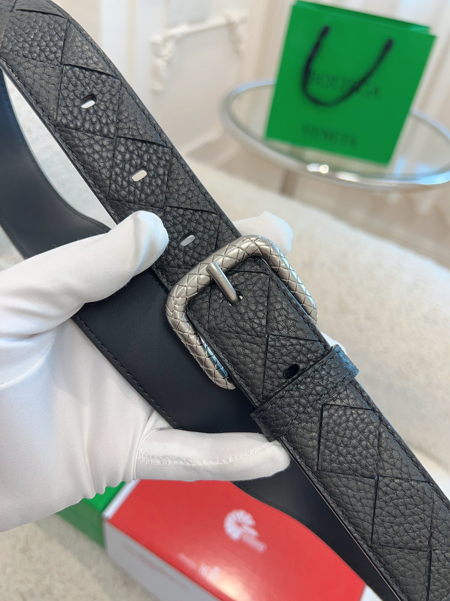 ✨BoTTEGAVENETA✨葆蝶家独家免税店渠道BV针扣腰带进口胎牛皮纯手工编织精心出品手工绘边时尚针扣全套专柜免税包装尺寸：宽3.5