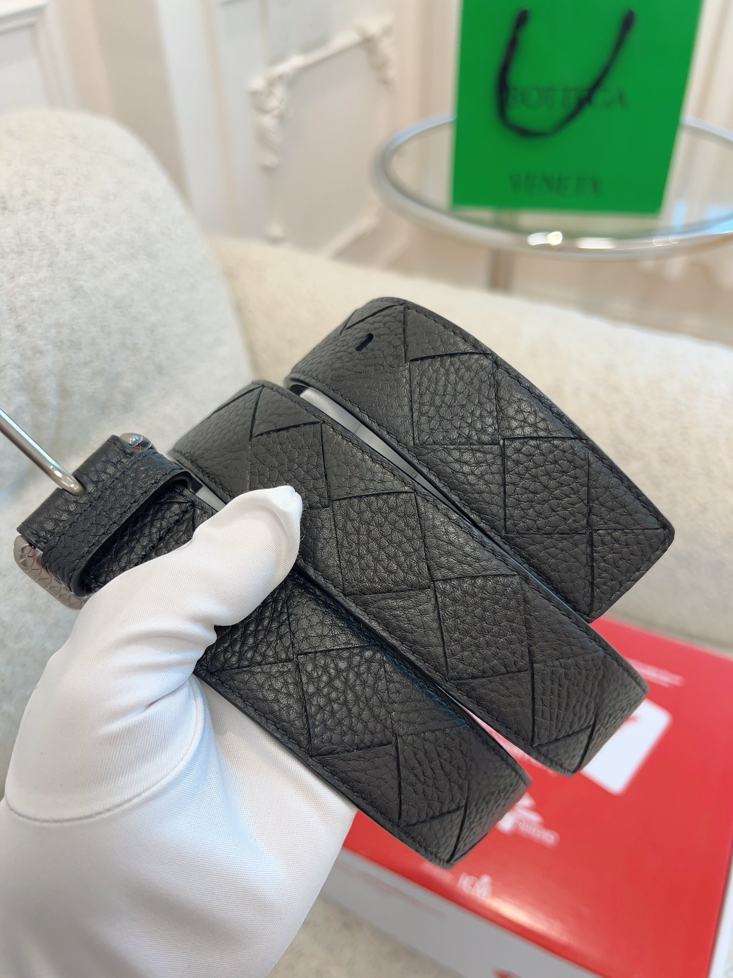 ✨BoTTEGAVENETA✨葆蝶家独家免税店渠道BV针扣腰带进口胎牛皮纯手工编织精心出品手工绘边时尚针扣全套专柜免税包装尺寸：宽3.5