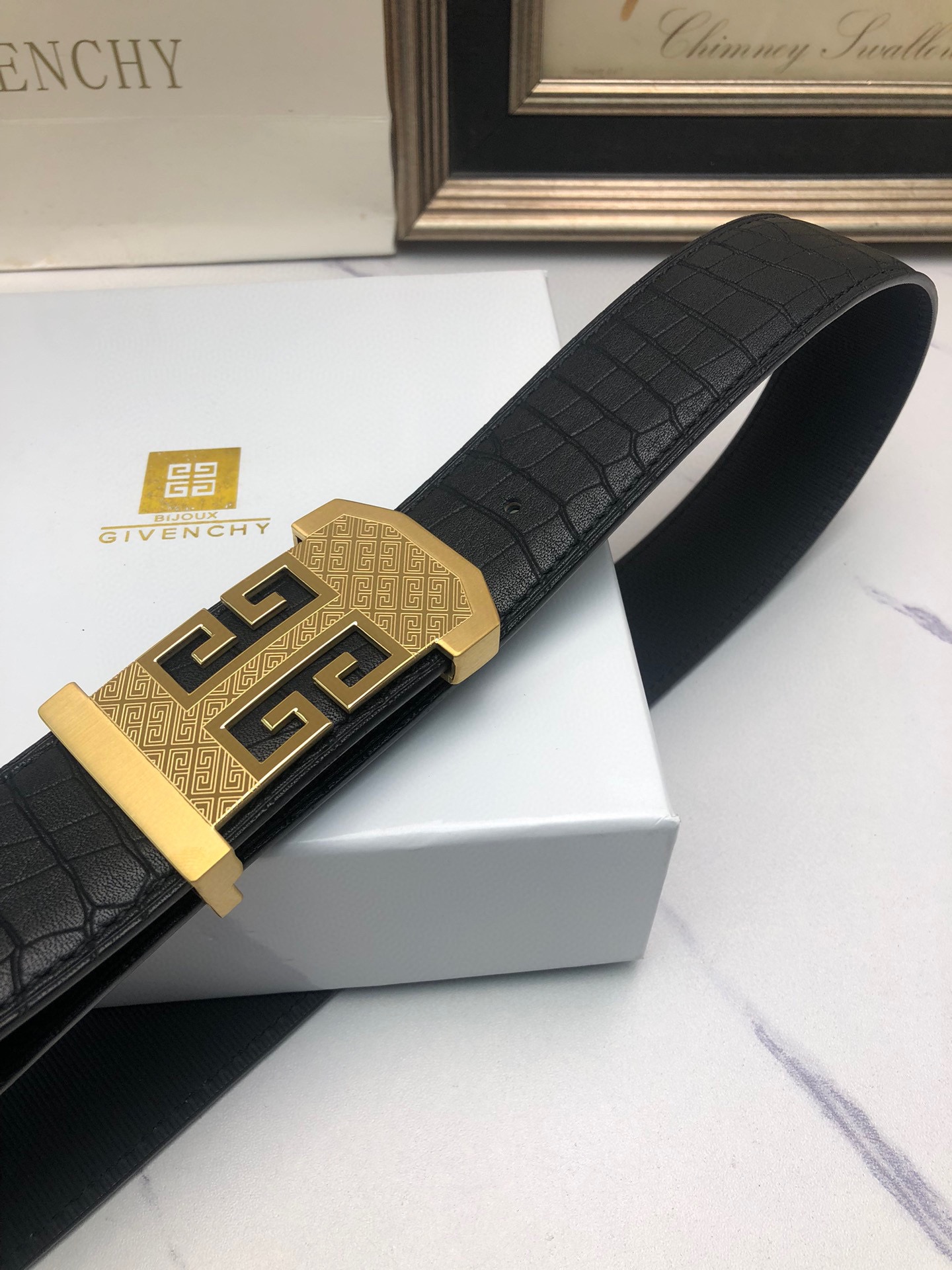 High-Quality Lynch Belt with Symbol Decoration for Man with Single-Headed Calves - 图片 4