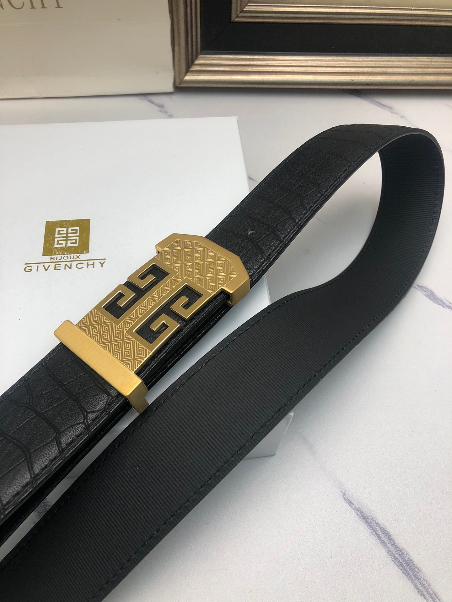 High-Quality Lynch Belt with Symbol Decoration for Man with Single-Headed Calves - 图片 5
