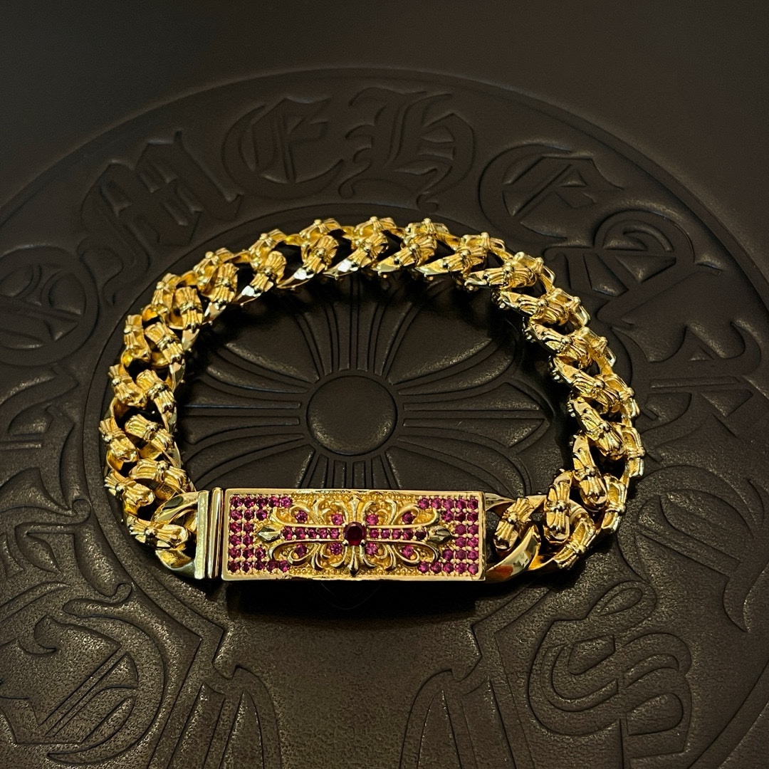 NO:108244,Batch of the counter quality Chrome Hearts Croxin golden classic retro cross pollen diamond bracelet, different pattern design styles with concave and concave shapes present a unique style. Cross Scout flowers are Croxin's ambitions, so they last longer. Genuine version Chrome Hearts Croxin necklaces are the ordinary light version of the market. The quality is benchmarked against the quality of the printed details. The degree of retro old gray oxygen. Seiko version!  !  !  Pure handmade ~ Authentic model opening must-have fashion and fashion, both men and women can wear it, same style for couples, original official website, rock punk style silver style, retro elements, trendy and versatile!  , jewelry boutique, chrome hearts, chrome hearts, necklace, bracelet, gold19860909批 专柜品质Chrome Hearts克罗心黄金色经典复古满十字花粉钻手链,凹凸造型不同的花纹设计风格 呈现出与众不同 十字架 童军花是克罗心的志 所以更经久不衰 正品打版Chrome Hearts克罗心项链区别市场普通轻版 对版对标品质 看字印细节 复古做旧灰氧程度.精工版本！！！ 纯手工打造 ～正品开模潮流时尚必备 男女均可佩戴 情侣同款 官网原版 摇滚朋克泰银风格 复古元素 潮流百搭！,饰品精品,chrome hearts,chrome hearts,necklace,bracelet,gold,Jewelry