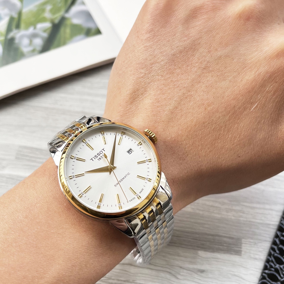Luxury Blanche 1155 Gold Steel Wristwatch with Unique Design and Mechanical Core